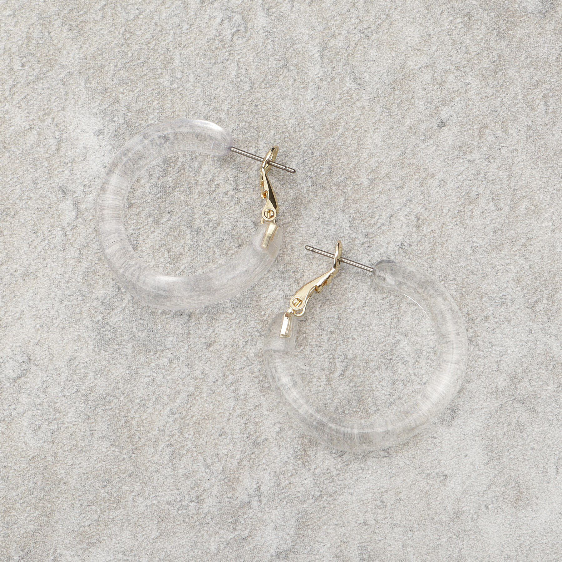 OPAQUE.CLIP「シアーカラーフープピアス」|ピアス|ホワイト(001)