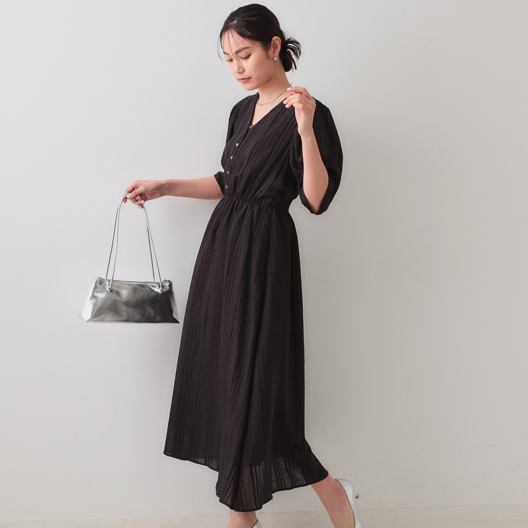 OPAQUE.CLIP「Vネックフィット＆フレアワンピース」|ワンピース|ブラック(019)