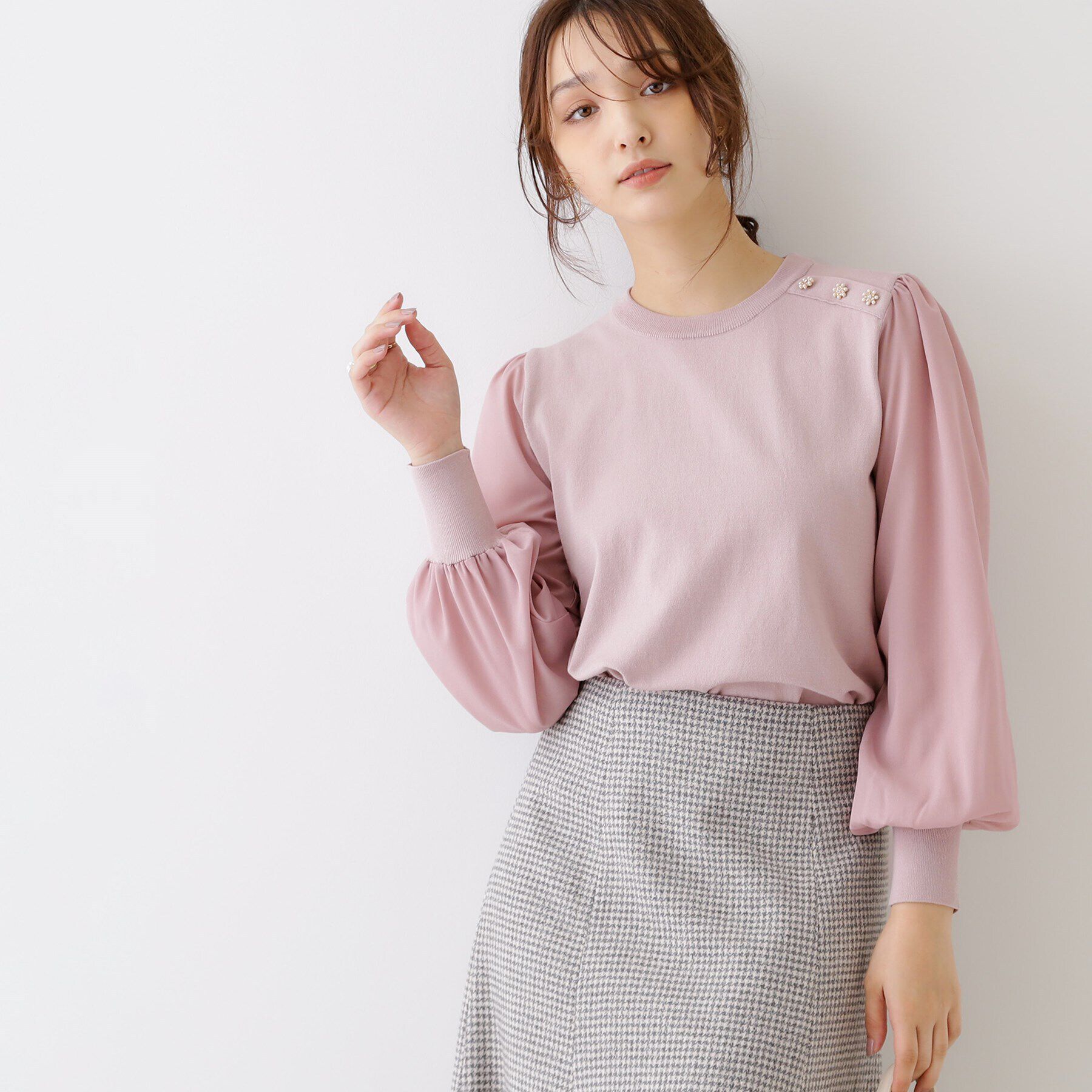 Couture broach「【大人レディなニット・通勤にも】飾り釦ドッキングスリーブニット」|ニット・セーター|ﾋﾟﾝｸ(072)