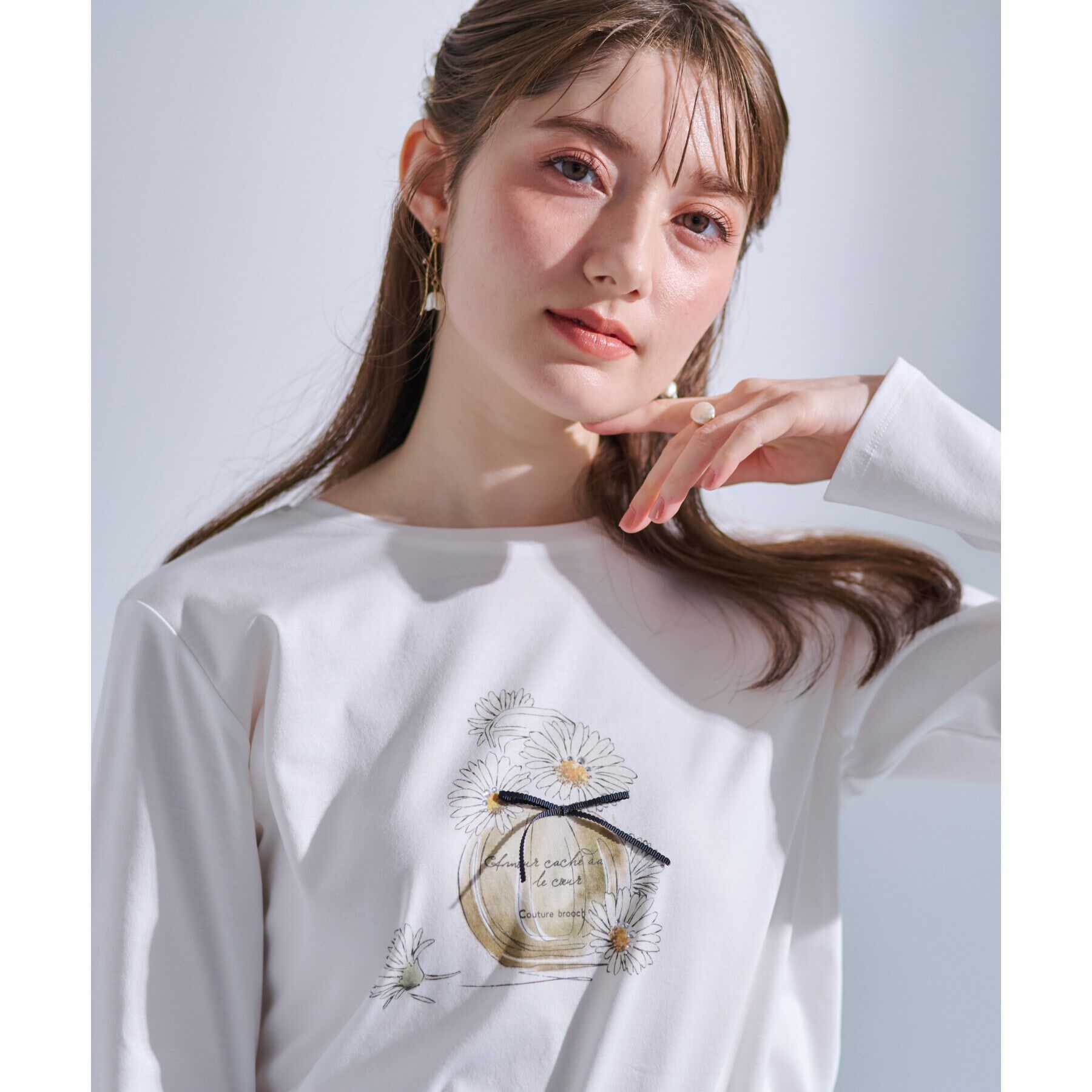 Couture broach「【UVカット・接触冷感・洗える】デイジーパルファムロンT」|Tシャツ・カットソー|