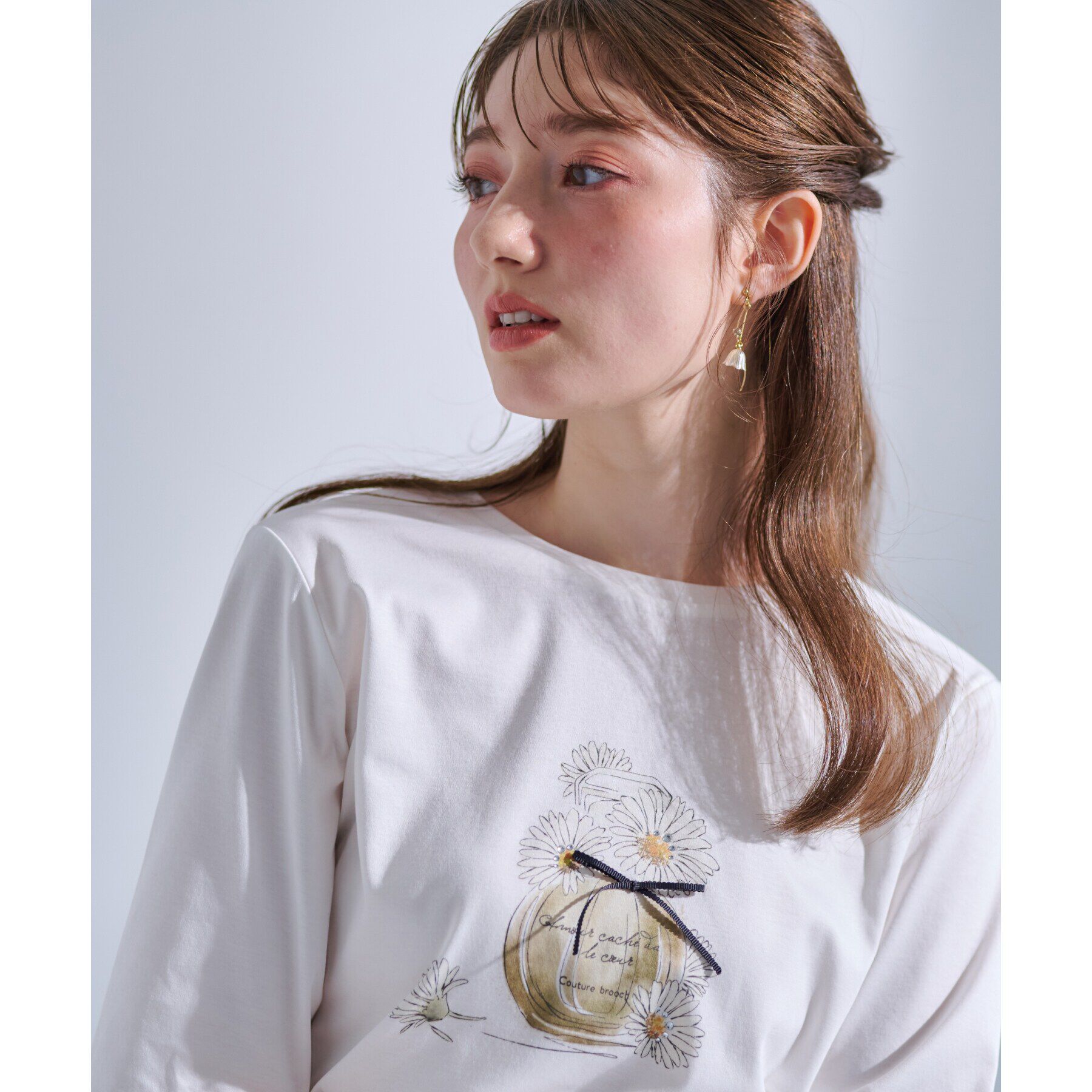 Couture broach「【UVカット・接触冷感・洗える】デイジーパルファムロンT」|Tシャツ・カットソー|