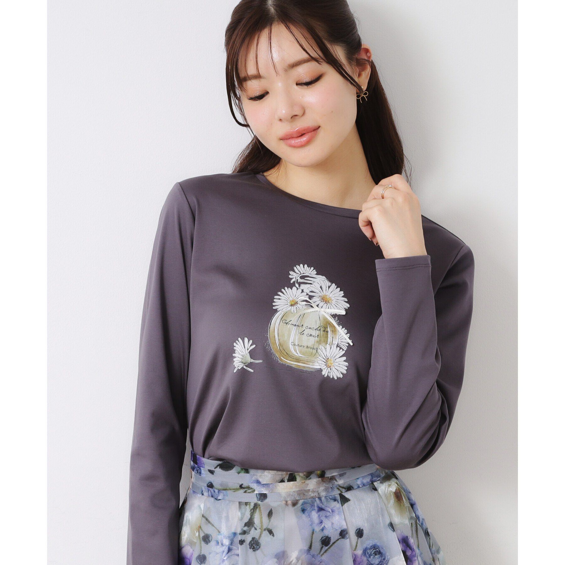 Couture broach「【UVカット・接触冷感・洗える】デイジーパルファムロンT」|Tシャツ・カットソー|チャコールグレー(0