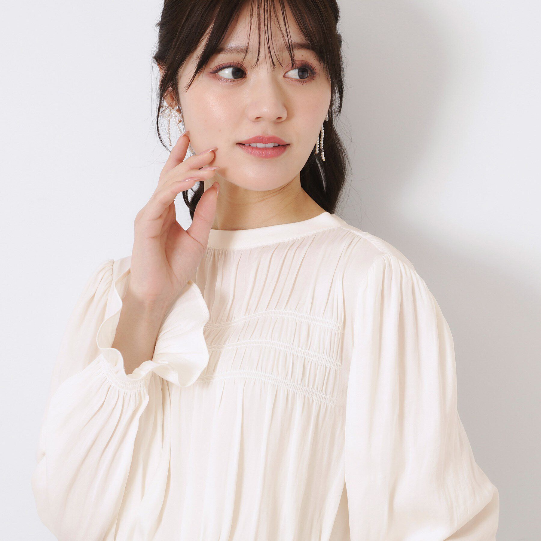 Couture broach「【通勤・大人可愛い】シャーリングギャザーブラウス」|シャツ・ブラウス|