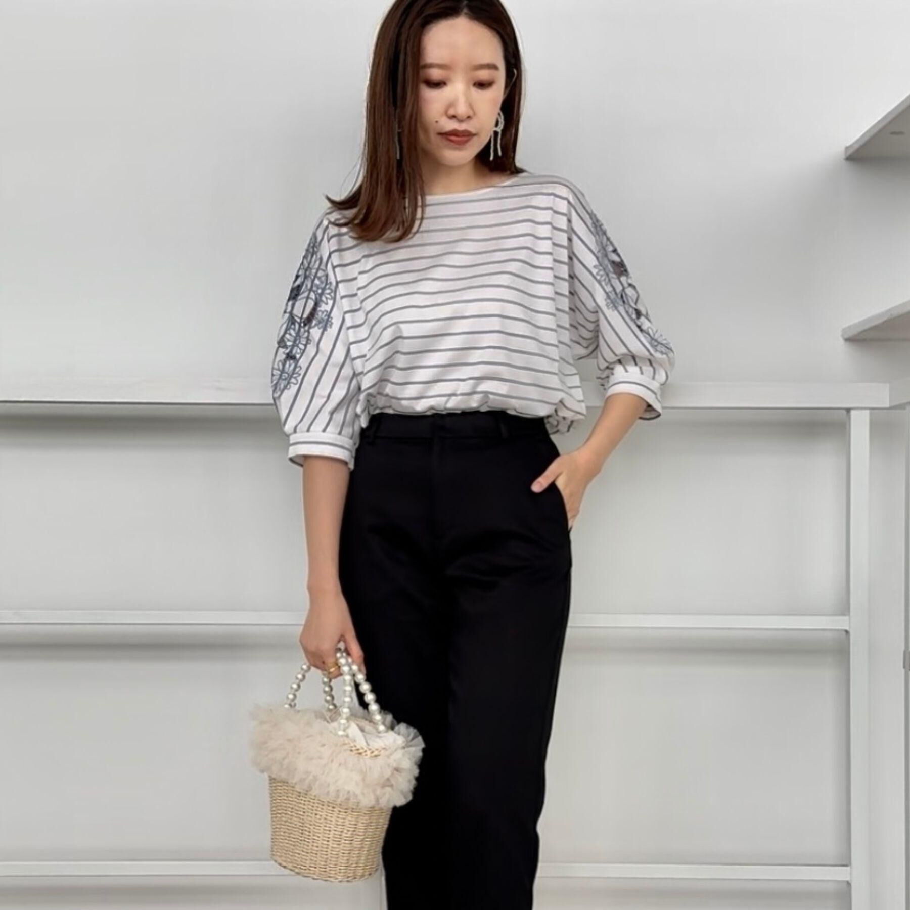 Couture broach「【接触冷感・洗える・UV機能付き・二の腕カバー】デイジー＆リボン エンブロドルマントップス」|Tシャツ・カットソー|