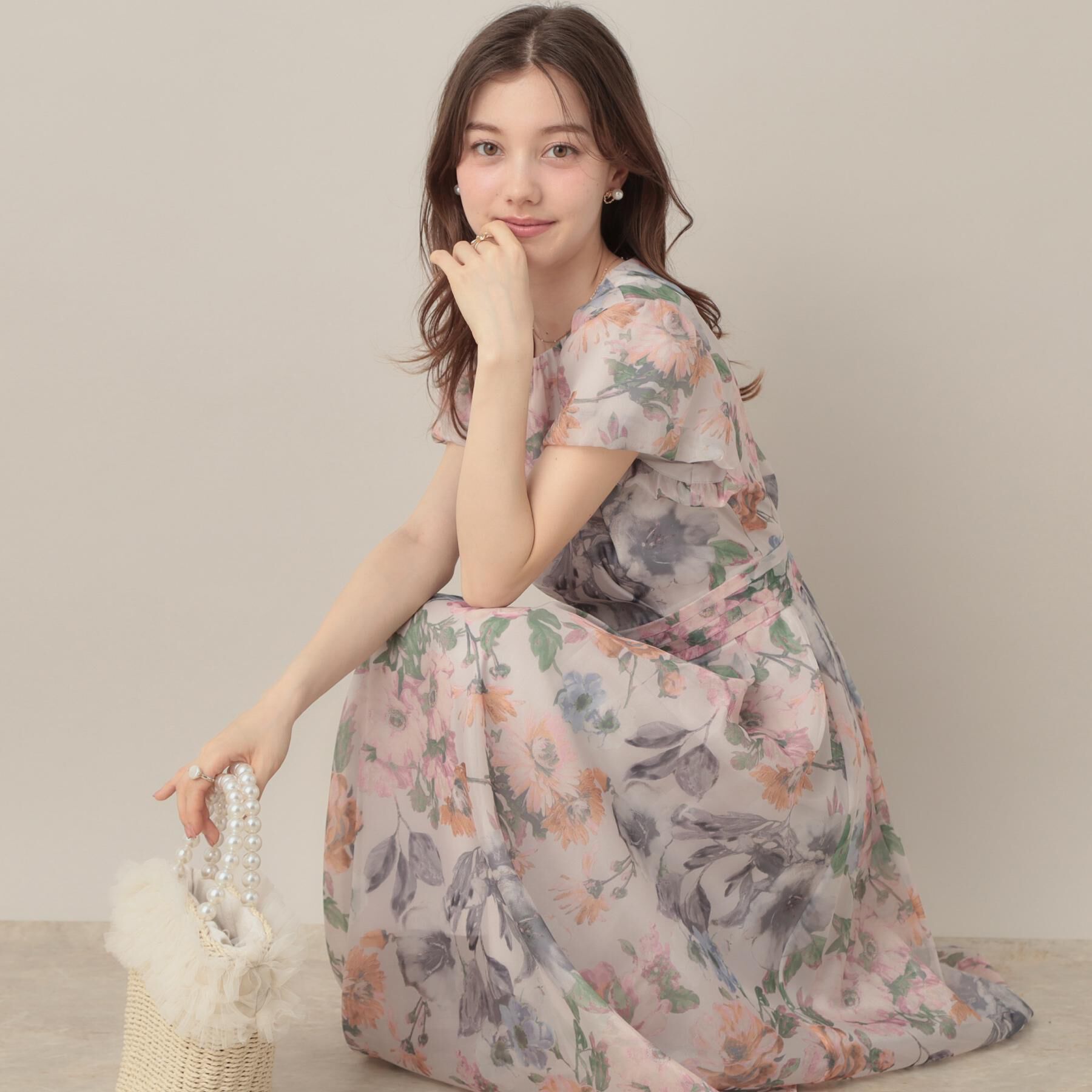 Couture broach「【花柄・一枚で着映える・細見え】Summerオーガンフルールワンピース」|ワンピース|グレージュ(150)