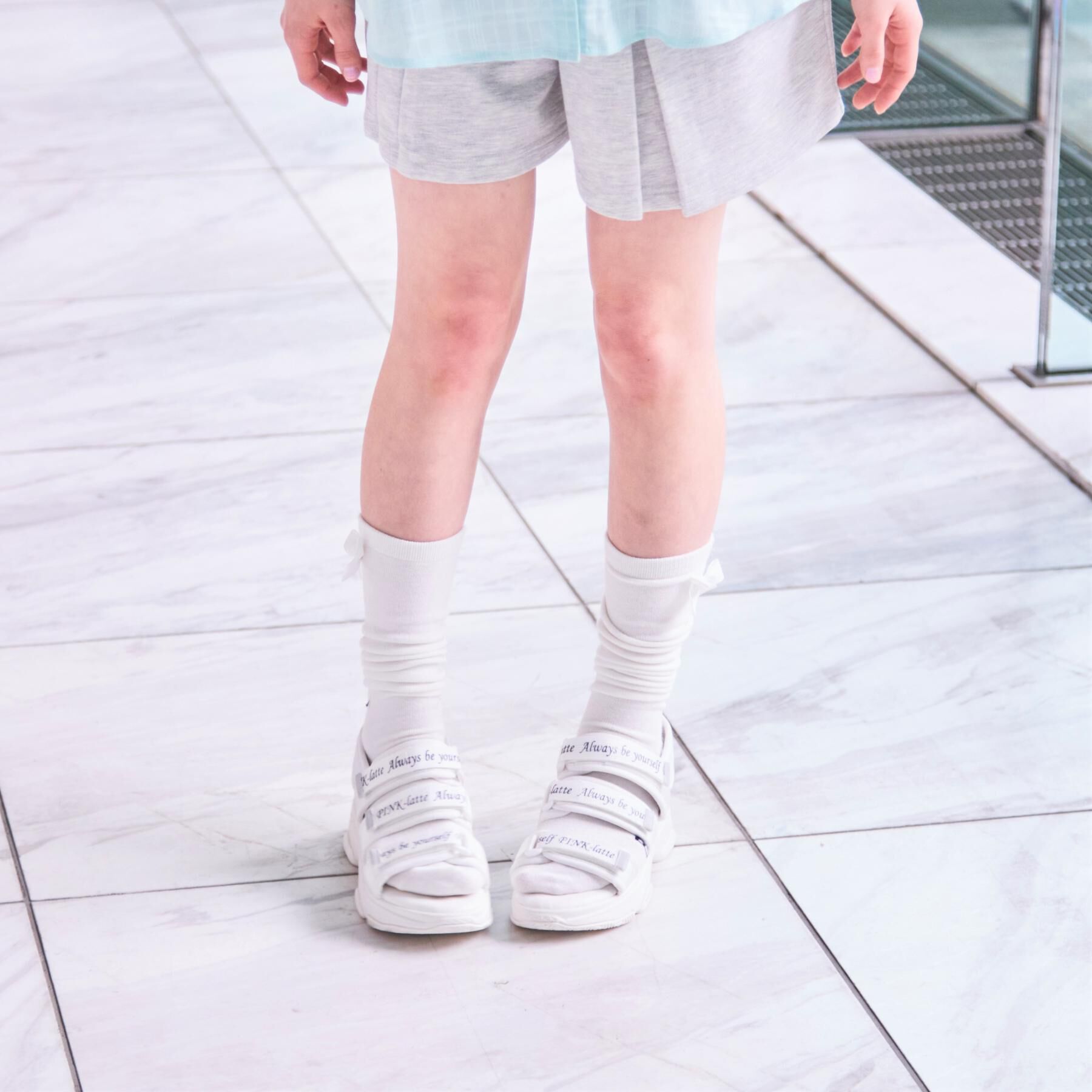 PINK-latte「【定番】3本ベルトスポサン」|サンダル|ホワイト(001)