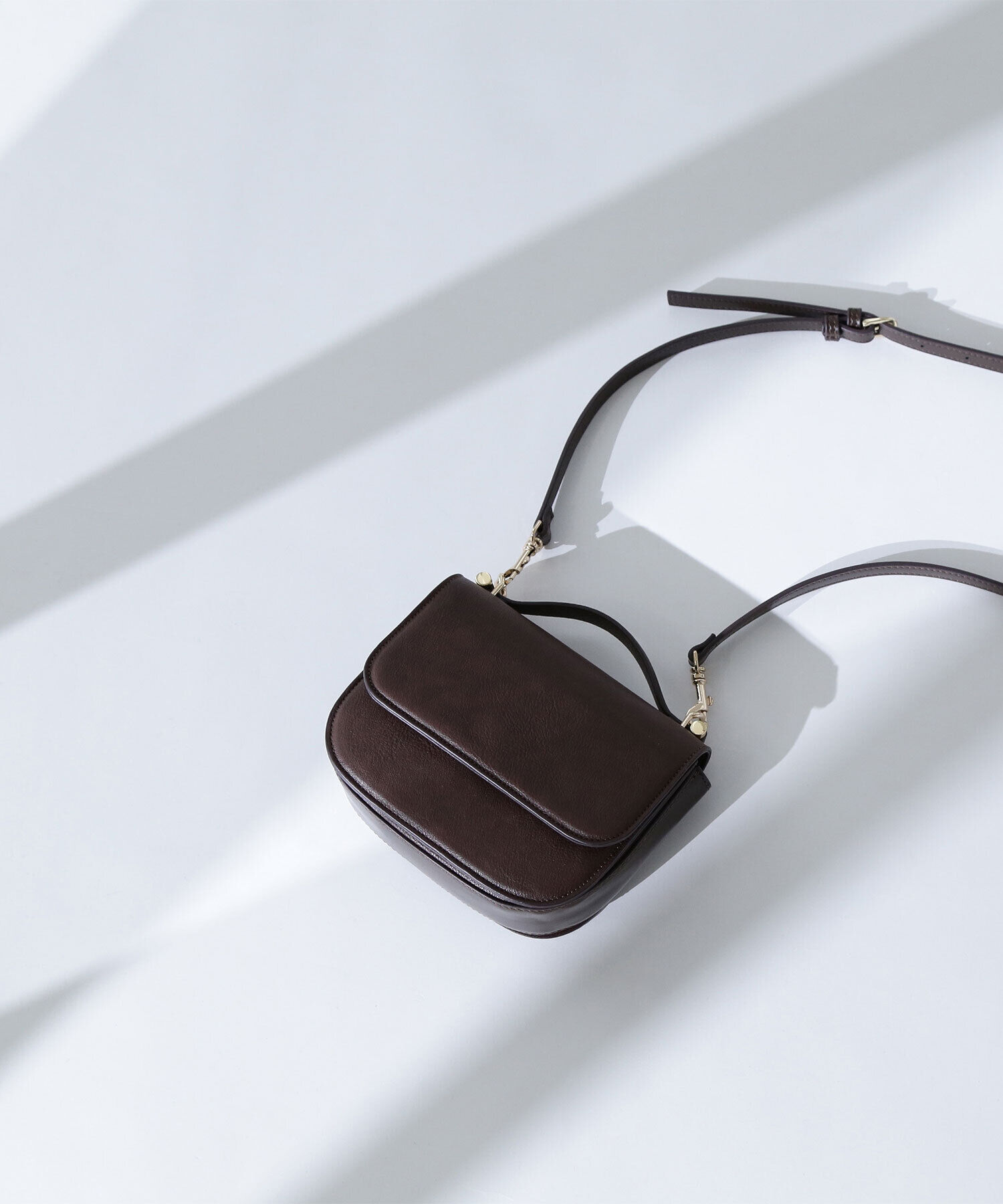  「スクエアフラップショルダーバッグ」|ショルダー・メッセンジャー|ダークブラウ 1