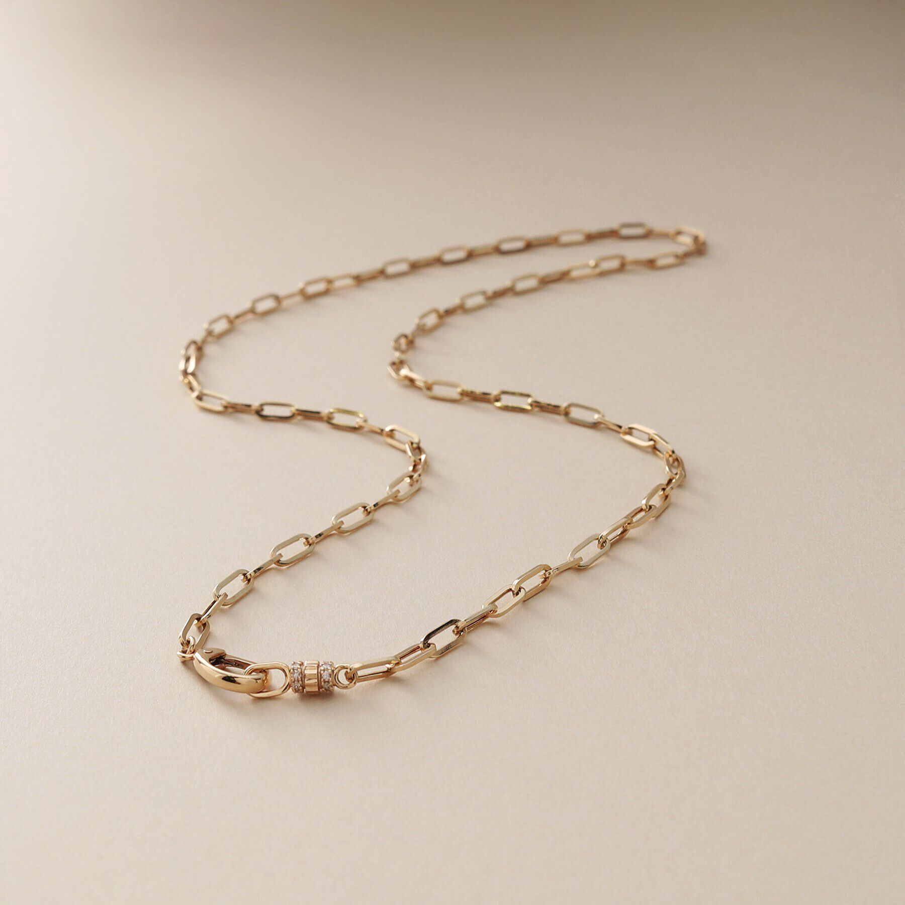 COCOSHNIK「K10ダイヤモンド 中空プリム縦溝クラスプ ネックレス」|ネックレス|