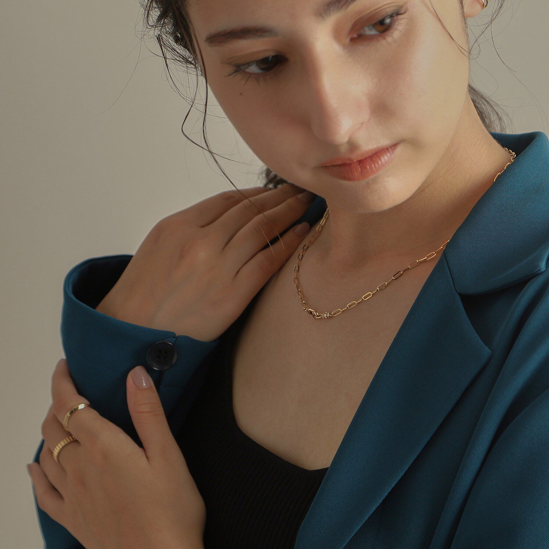 COCOSHNIK「K10ダイヤモンド 中空プリム縦溝クラスプ ネックレス」|ネックレス|