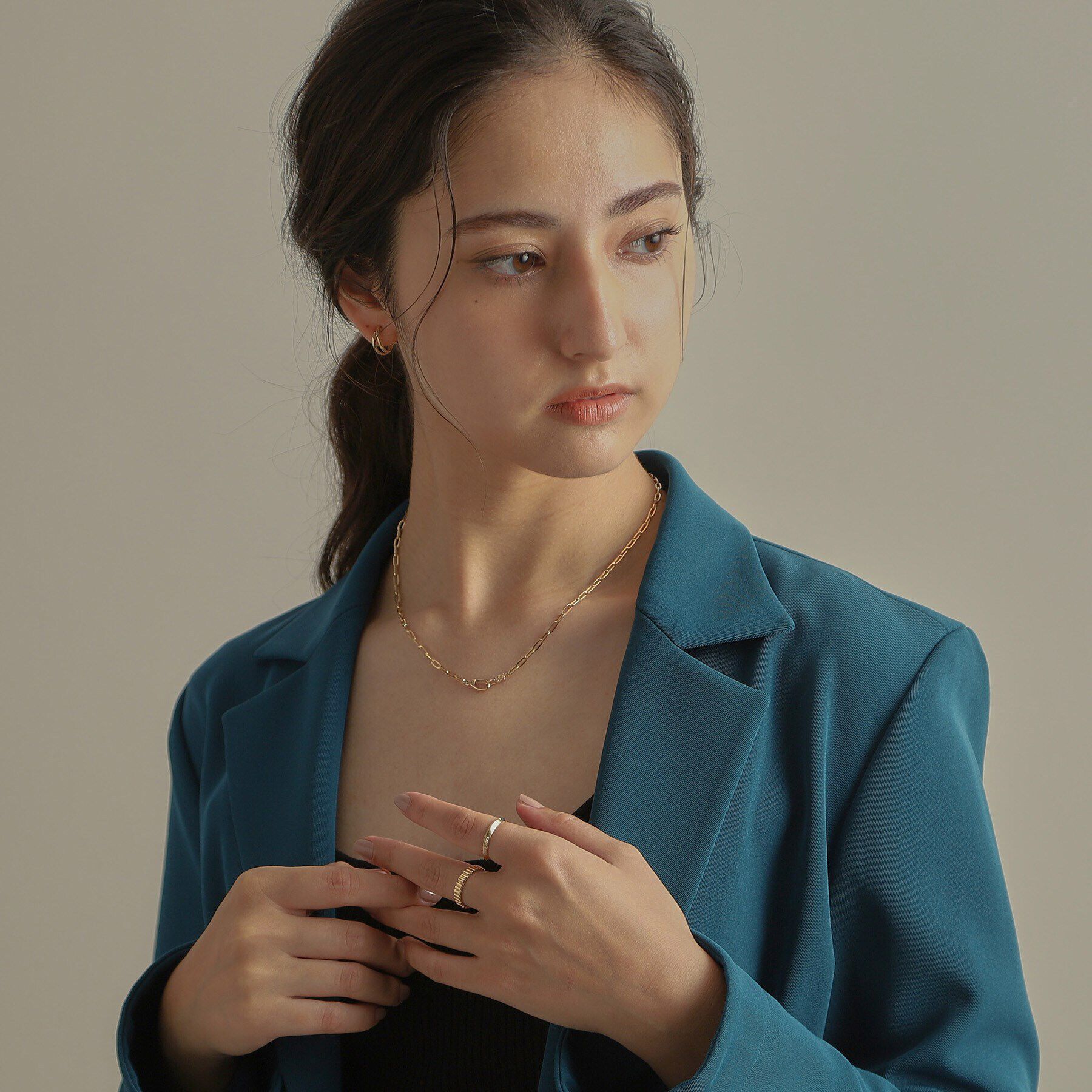 COCOSHNIK「K10ダイヤモンド 中空プリム縦溝クラスプ ネックレス」|ネックレス|