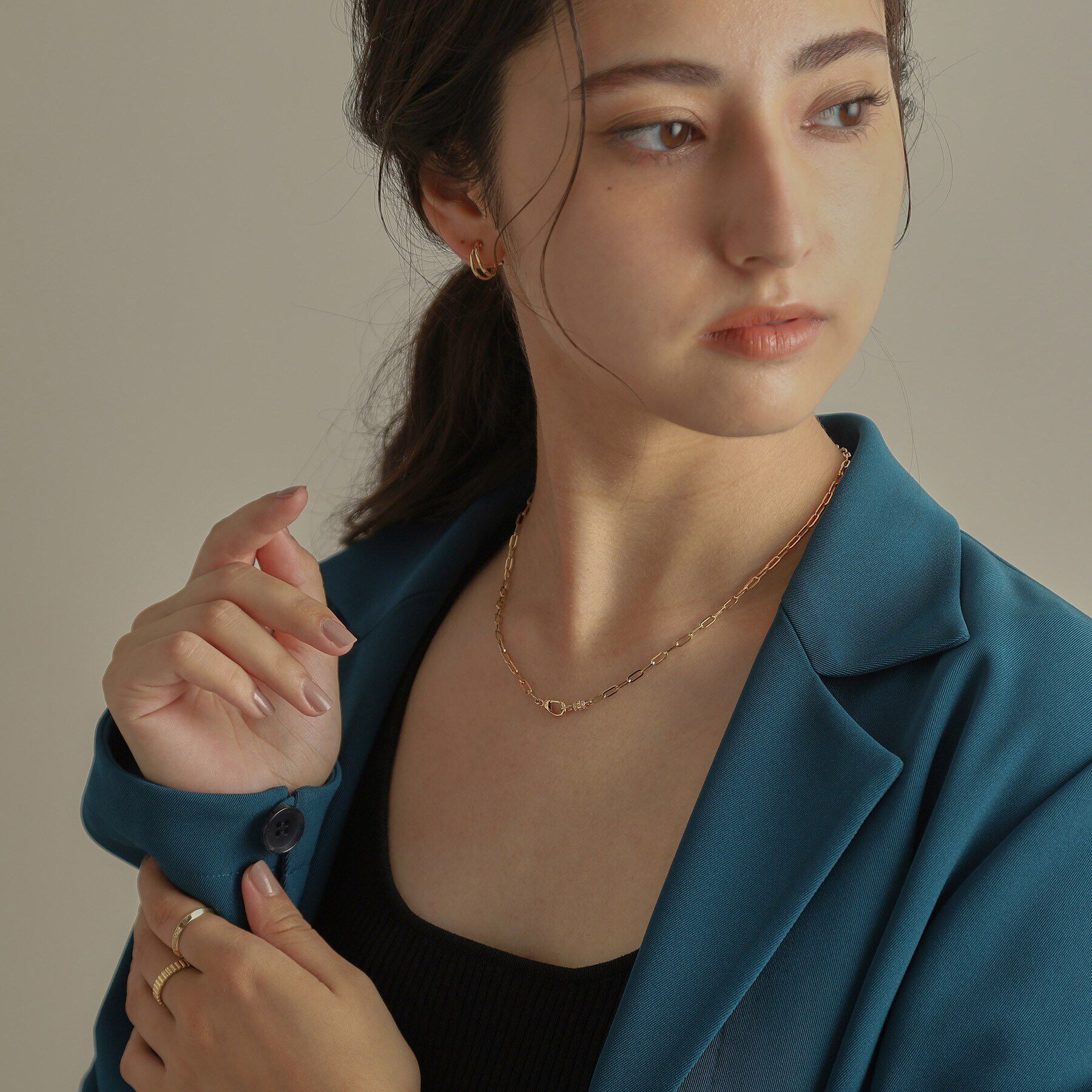 COCOSHNIK「K10ダイヤモンド 中空プリム縦溝クラスプ ネックレス」|ネックレス|