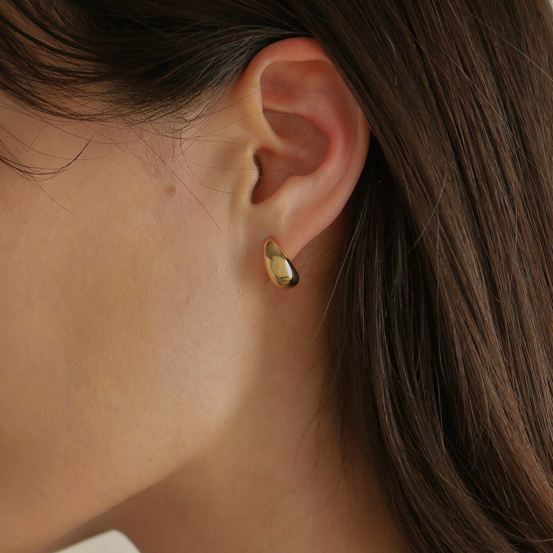 COCOSHNIK「K10中空ドロップカーブ スタッドピアス」|ピアス|