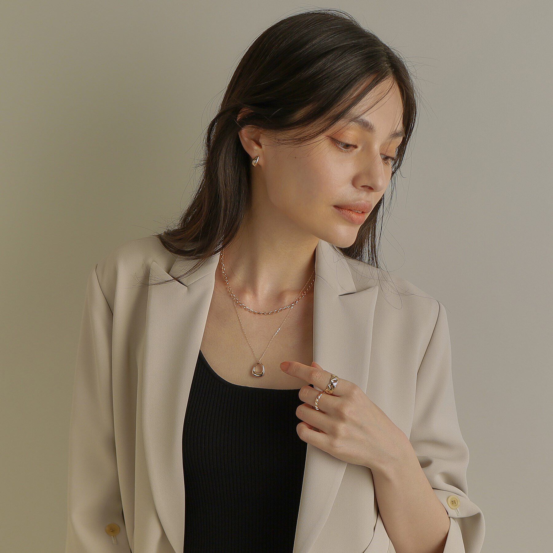 COCOSHNIK「K10中空ドロップカーブ スタッドピアス」|ピアス|