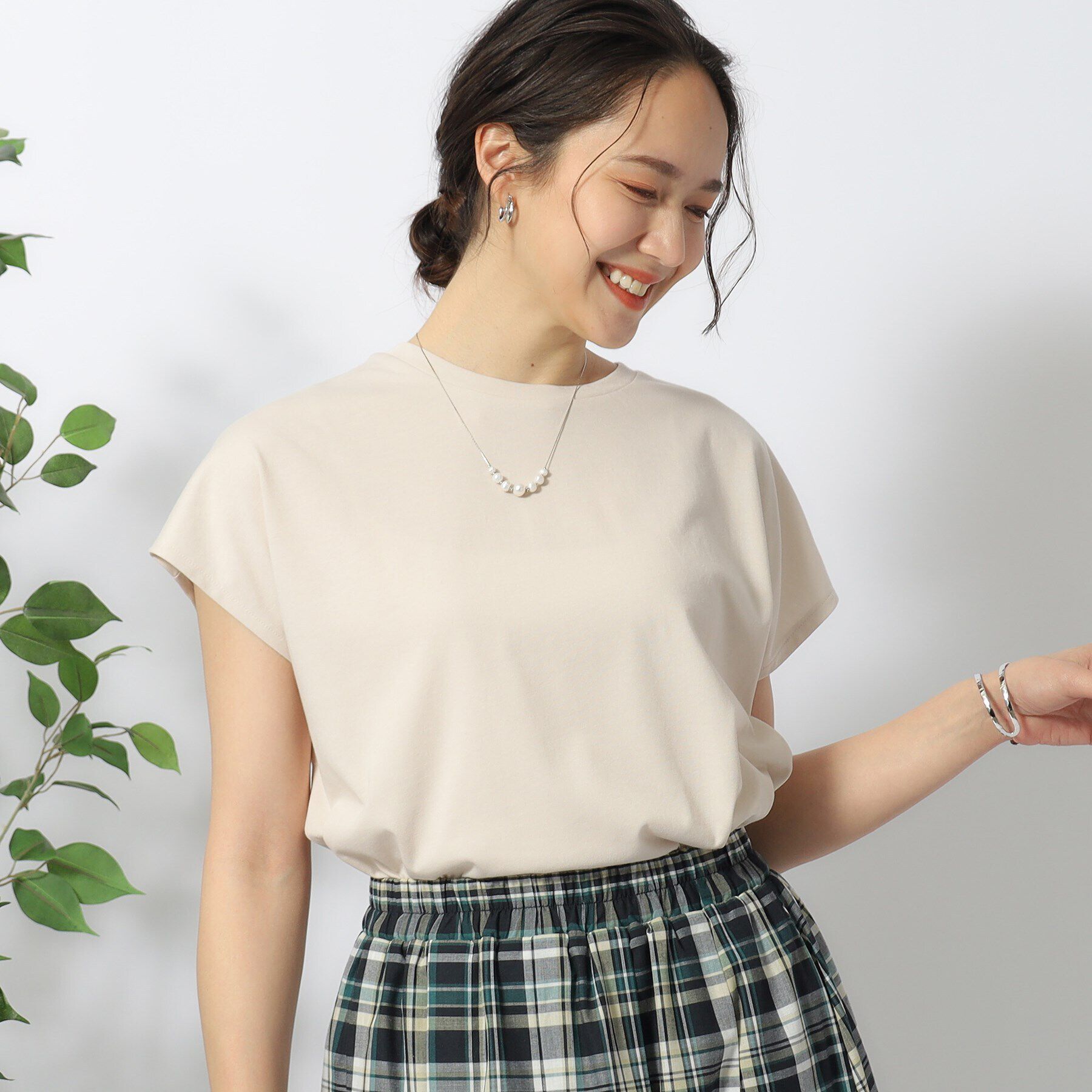 SHOO･LA･RUE「【洗える/UV】Aライン 後ろタック フレンチトップス」|Tシャツ・カットソー|ライトベージュ(05