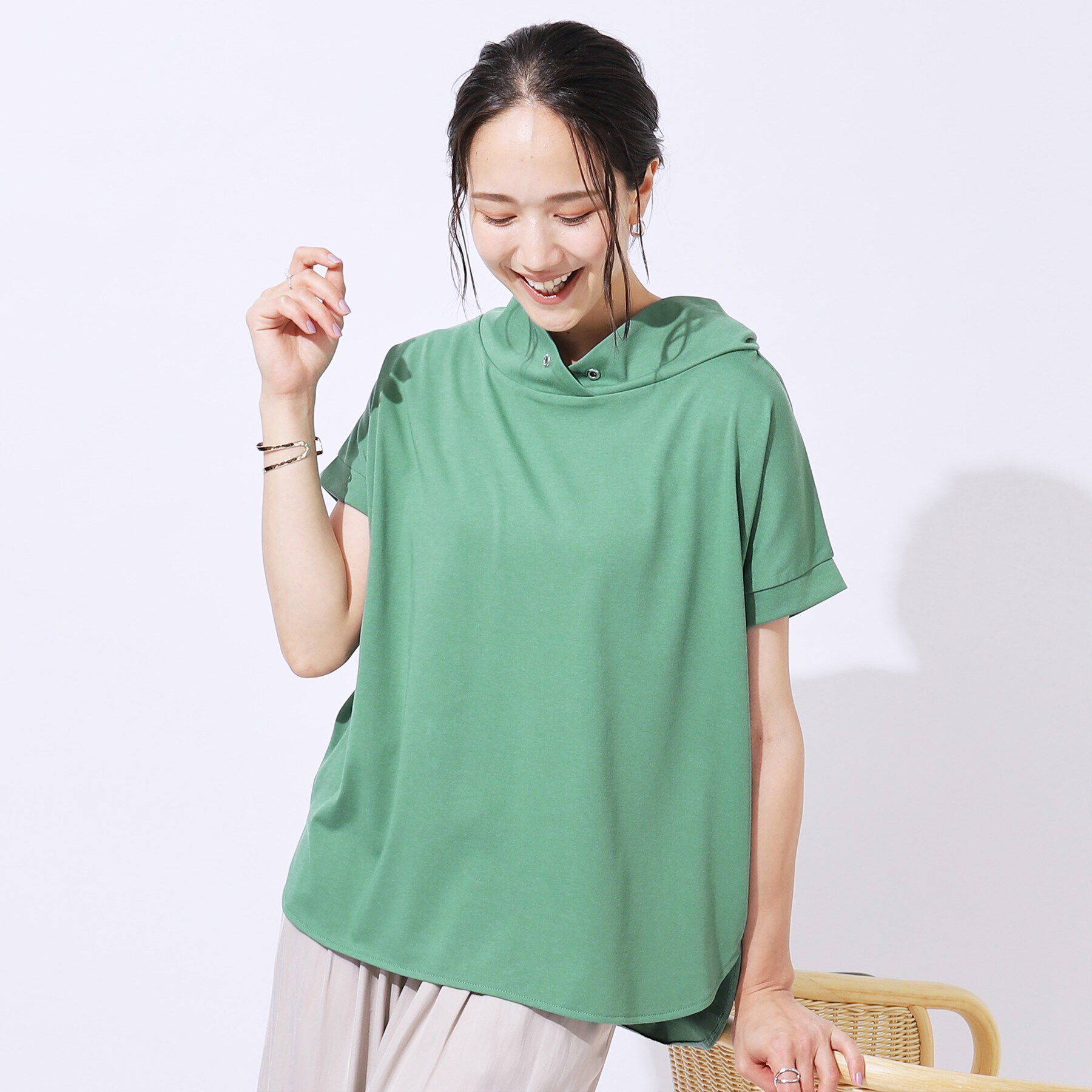 SHOO･LA･RUE「【高レビュー/UV】さらりと大人カジュアルな装いに 抜け襟Tシャツ」|Tシャツ・カットソー|グリーン(022)