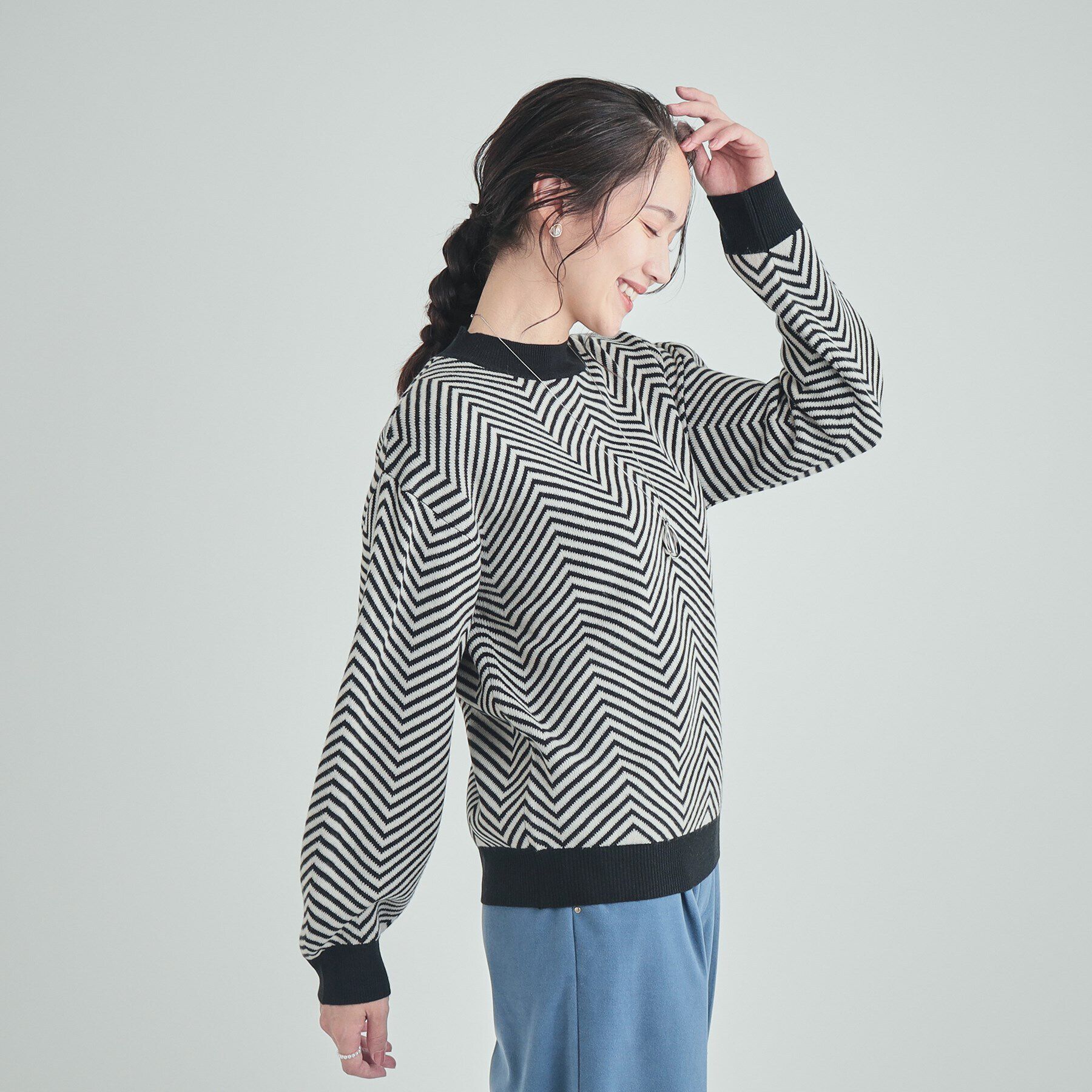 SHOO･LA･RUE「【S-LL/洗える/毛玉レス】クラシカルな柄が目を惹く プチハイネックニット」|ニット・セーター|