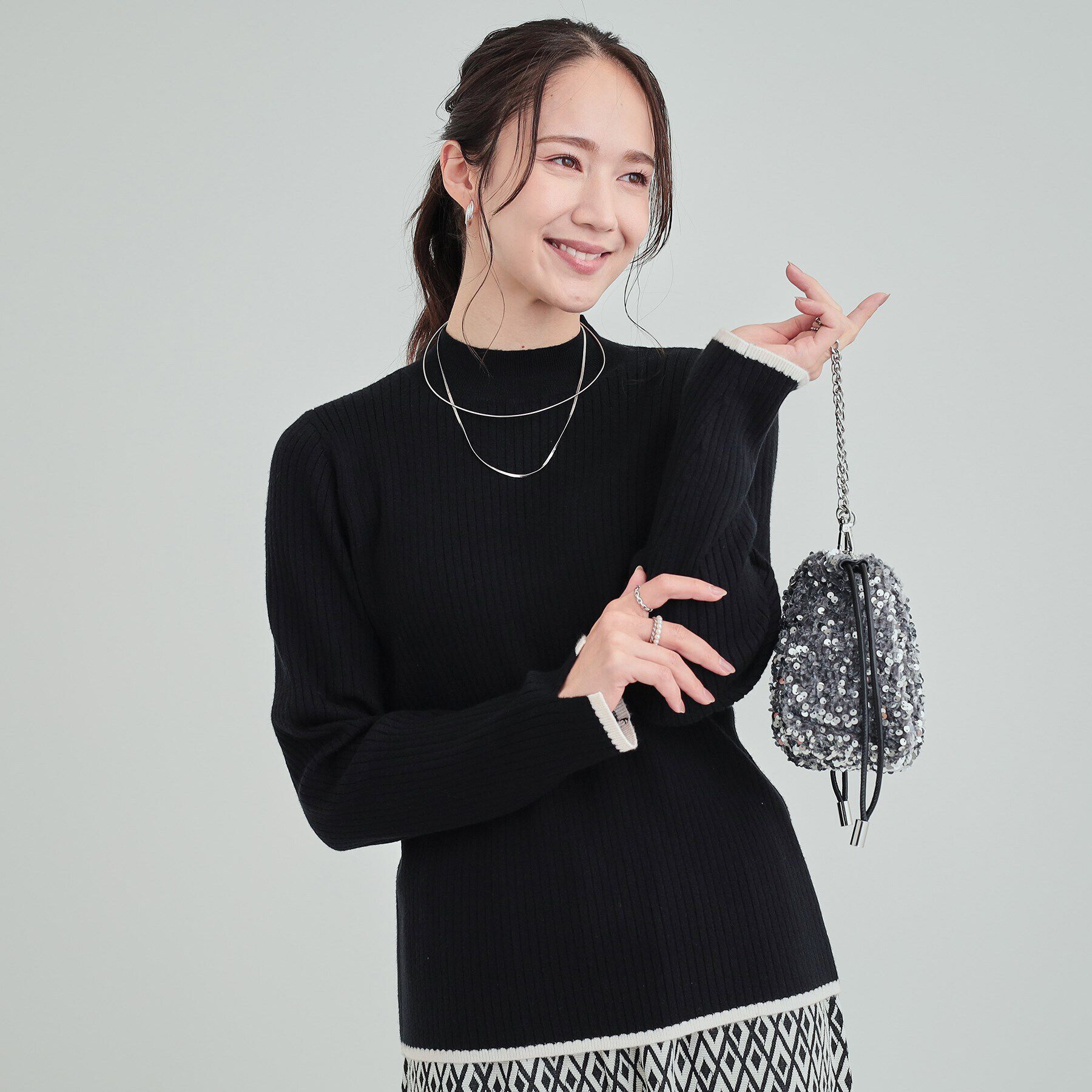 SHOO･LA･RUE「【洗える】1枚でこなれ見え 配色ライン リブハイネックニット」|ニット・セーター|ブラック(019)