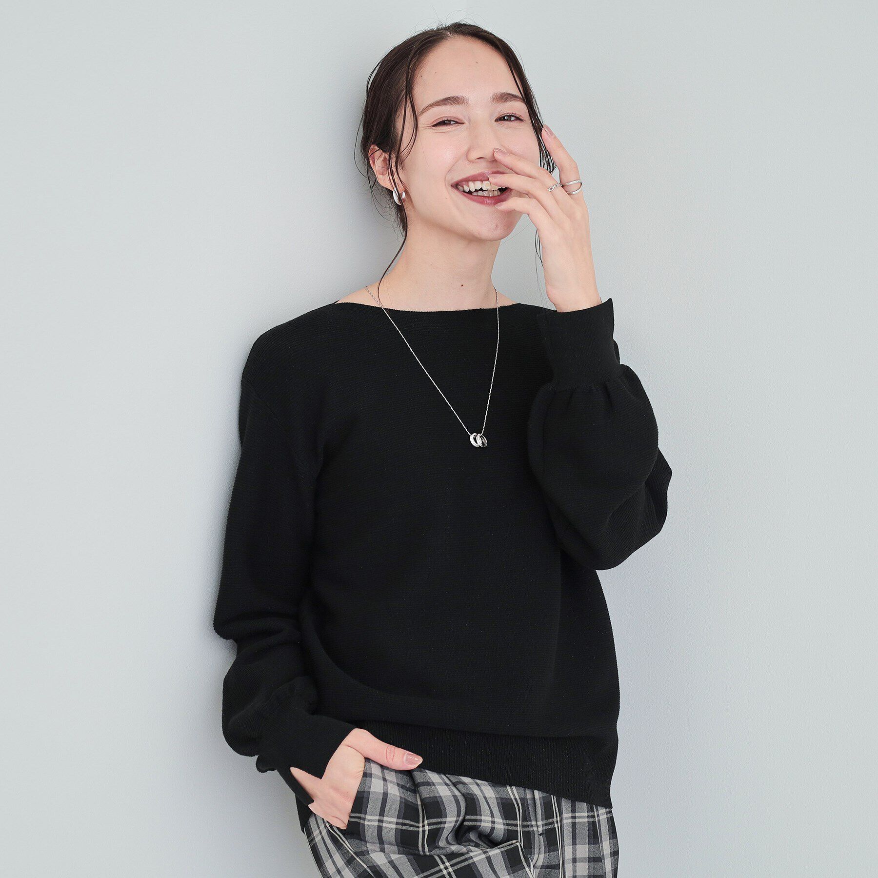 SHOO･LA･RUE「【高レビュー/S-LL】大人のきらめき ボートネック ラメニット」|ニット・セーター|ブラック(019)