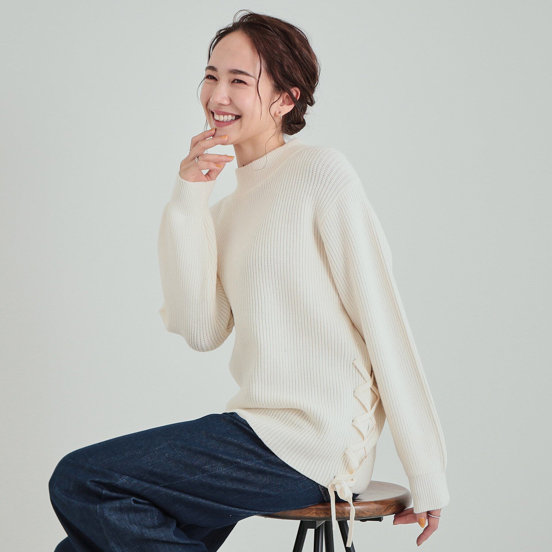 SHOO･LA･RUE「【洗える/静電気軽減】ちくちくしにくい レースアップ畦編みニット」|ニット・セーター|オフホワイト(003