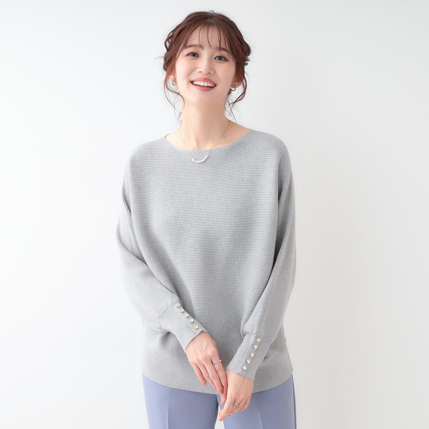 SHOO･LA･RUE「【洗える】大人の上品コーデに お袖ビジュー釦付きリブドルマンニット」|ニット・セーター|