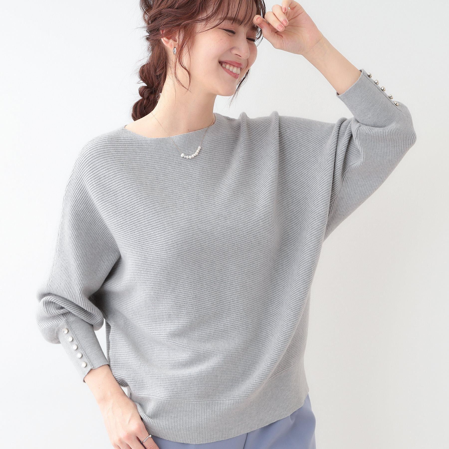SHOO･LA･RUE「【洗える】大人の上品コーデに お袖ビジュー釦付きリブドルマンニット」|ニット・セーター|グレー(012)
