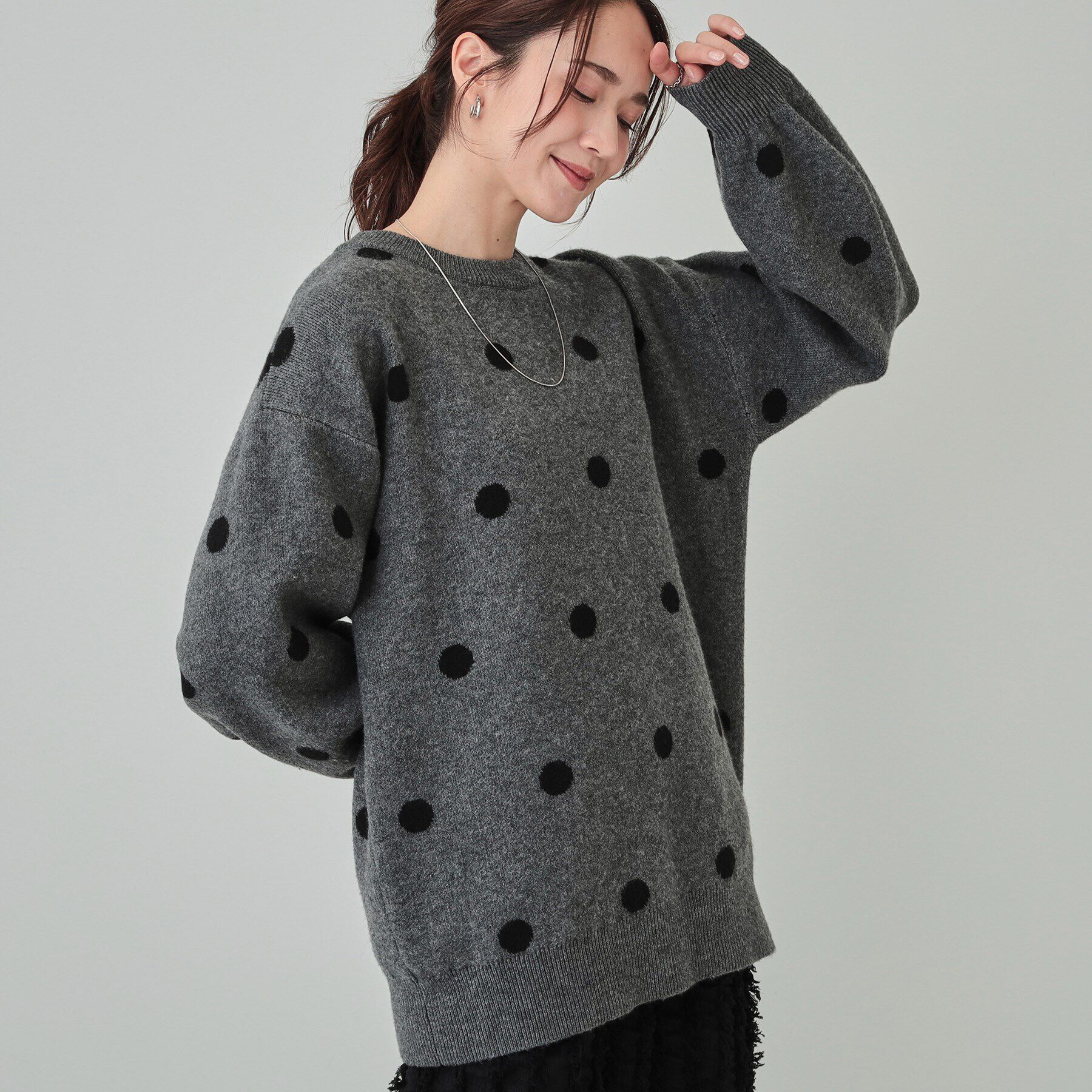 SHOO･LA･RUE「【洗える/S-LL】 ドット柄が目を惹く ゆったりジャカードニット」|ニット・セーター|グレー(112)