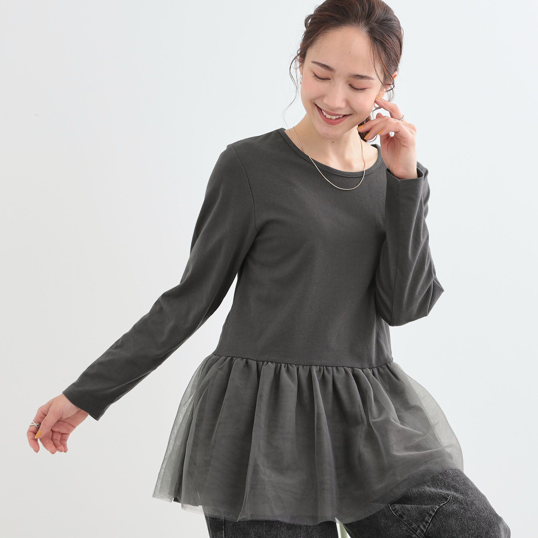 SHOO･LA･RUE「【S-LL/体型カバー】いつものコーデにプラスワン　裾チュールインナー」|Tシャツ・カットソー|チャコールグレー(0
