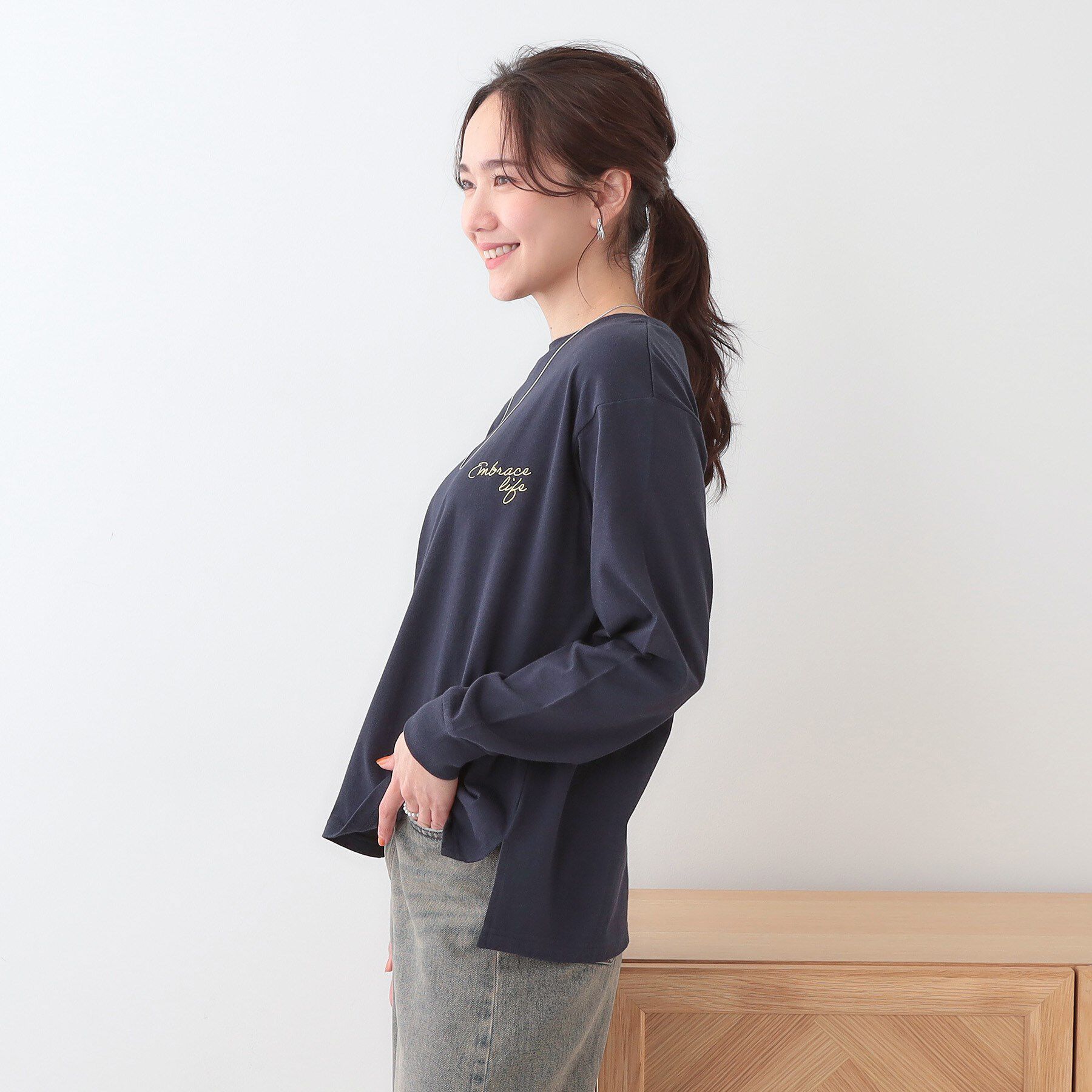 SHOO･LA･RUE「【洗える/S-LL】一枚でもレイヤードでも グラフィック長袖Tシャツ」|Tシャツ・カットソー|