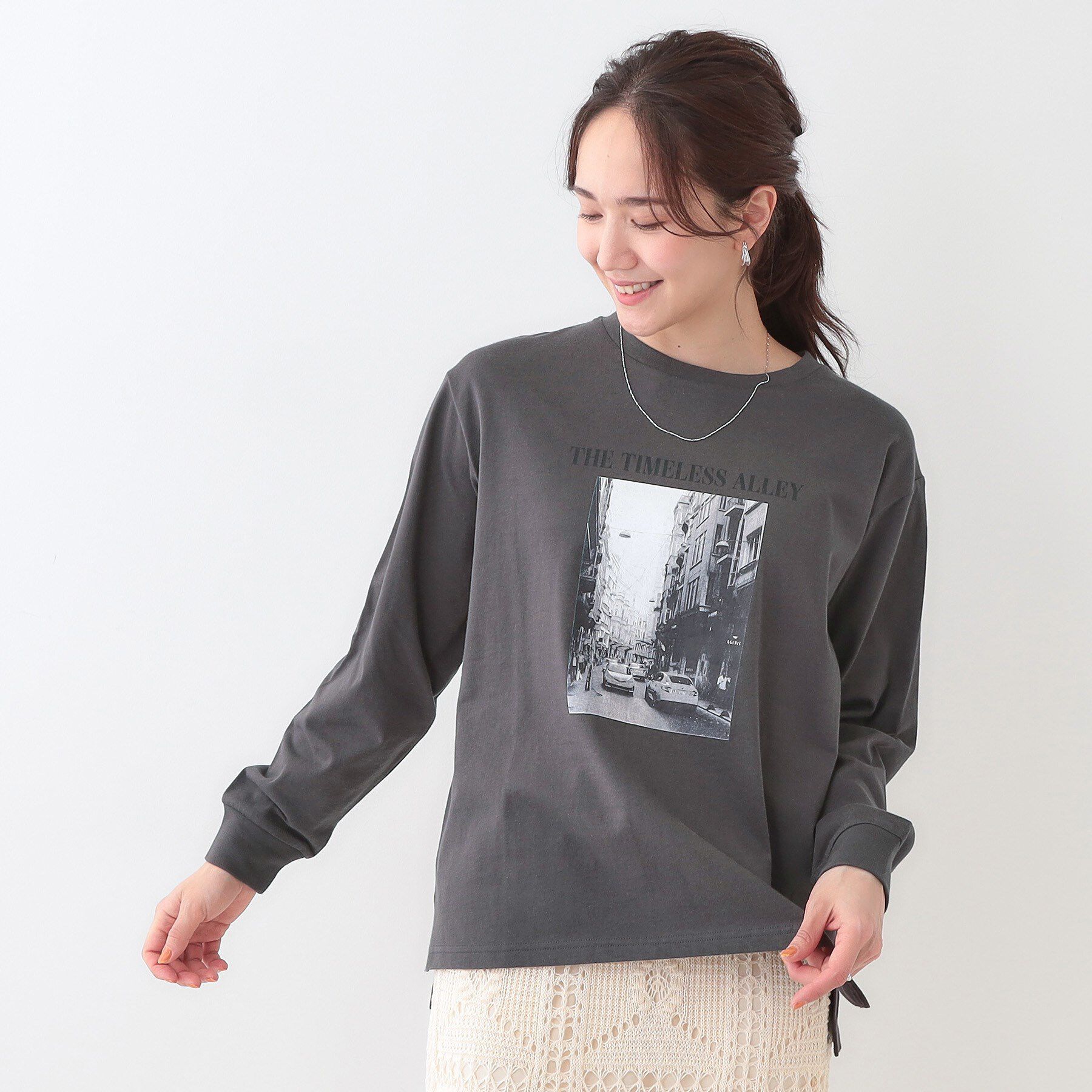 SHOO･LA･RUE「【洗える/S-LL】一枚でもレイヤードでも グラフィック長袖Tシャツ」|Tシャツ・カットソー|