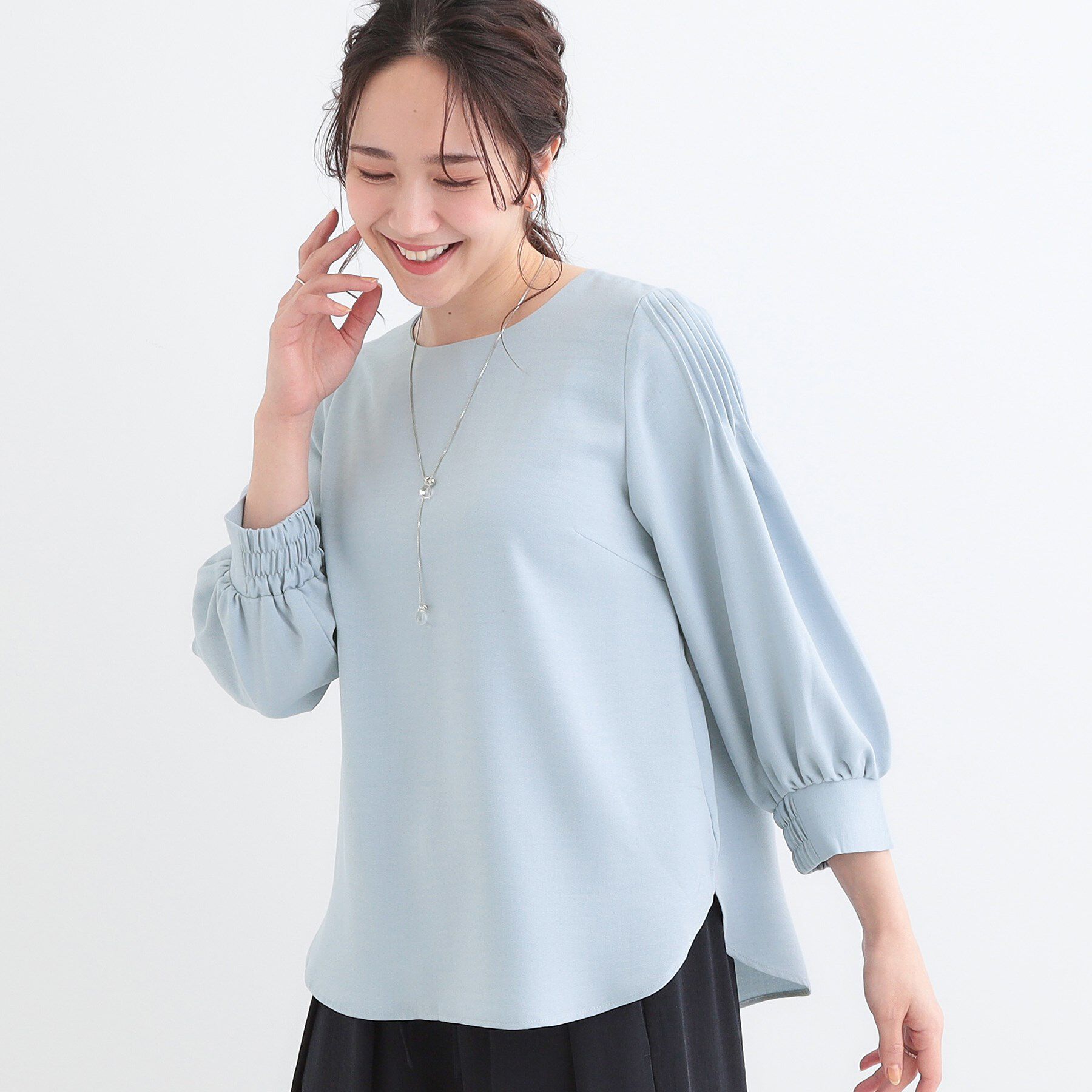 SHOO･LA･RUE「【洗える/洗濯後しわになりにくい】無理せずキレイ 肩タックブラウス」|シャツ・ブラウス|ブルー(091)