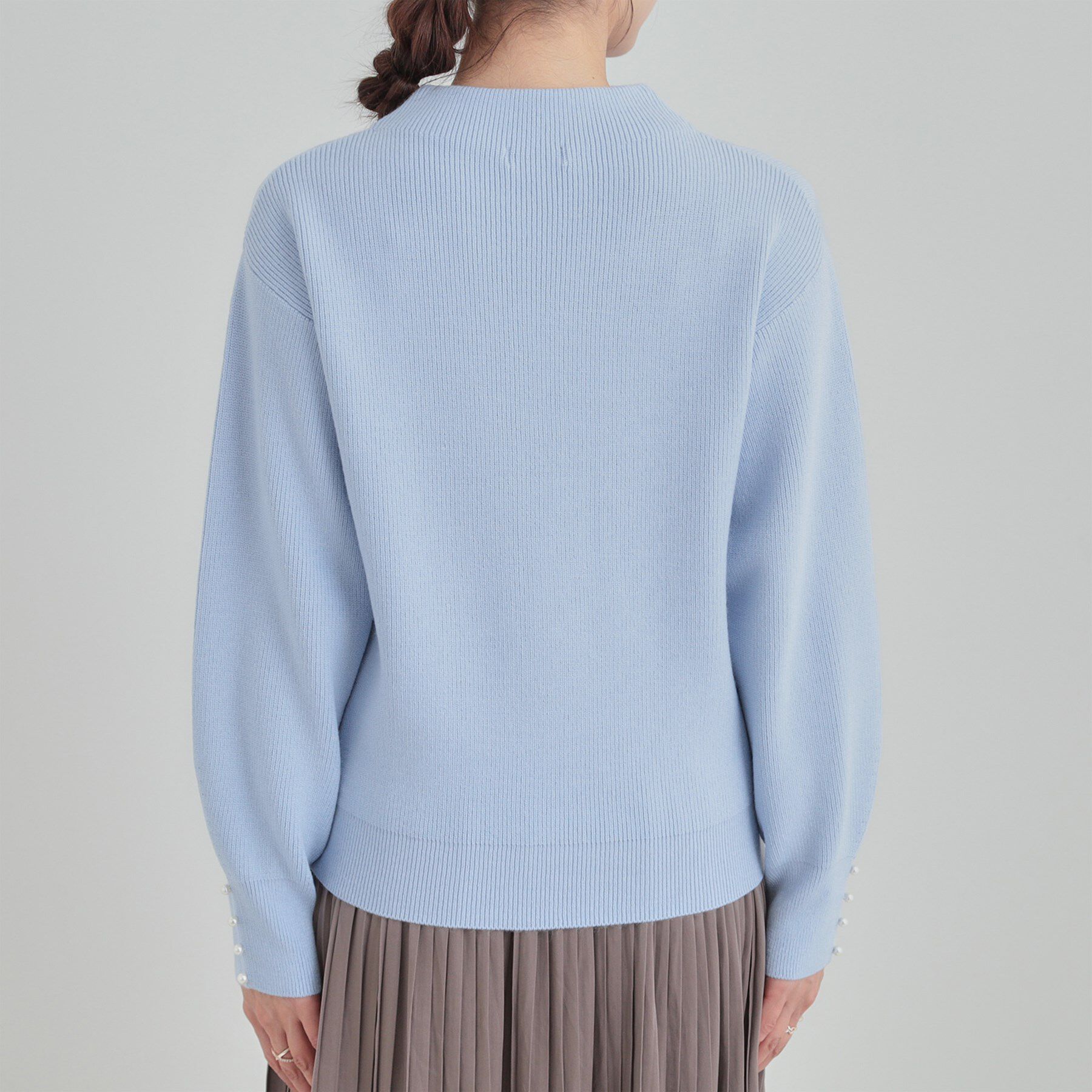 SHOO･LA･RUE「【洗える／毛玉になりにくい】お袖パールで上品な ハイネックニット」|ニット・セーター|