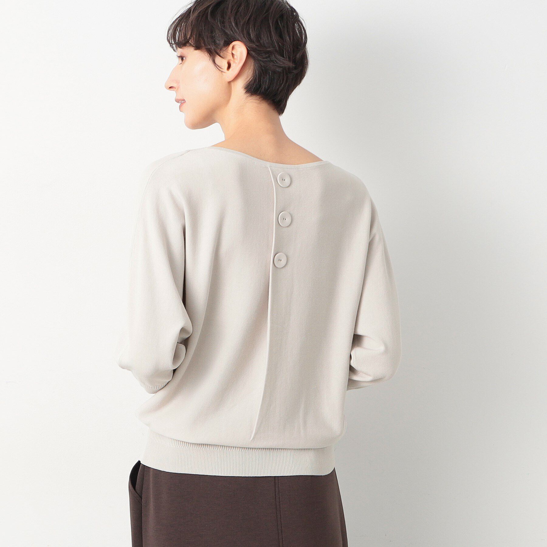 Dessin「【洗える】後ろボタンニットプルオーバー（XS～L）」|ニット・セーター|グレージュ(050)