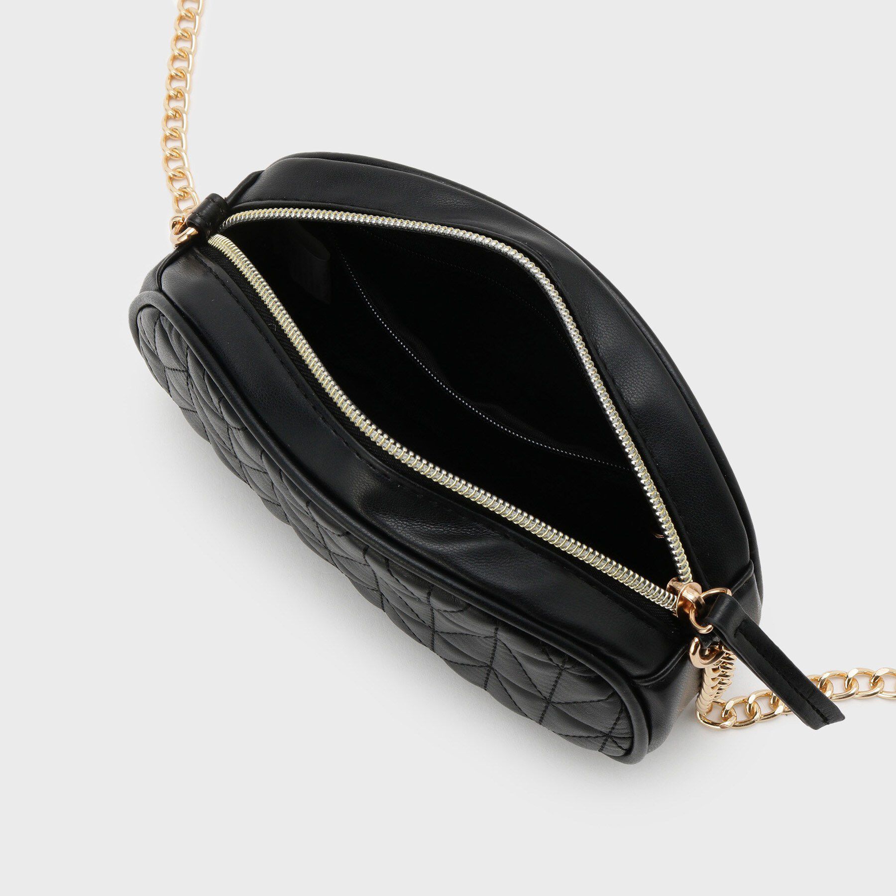 Ober Tashe「チェーン使いキルティングショルダー」|ショルダー・メッセンジャー|