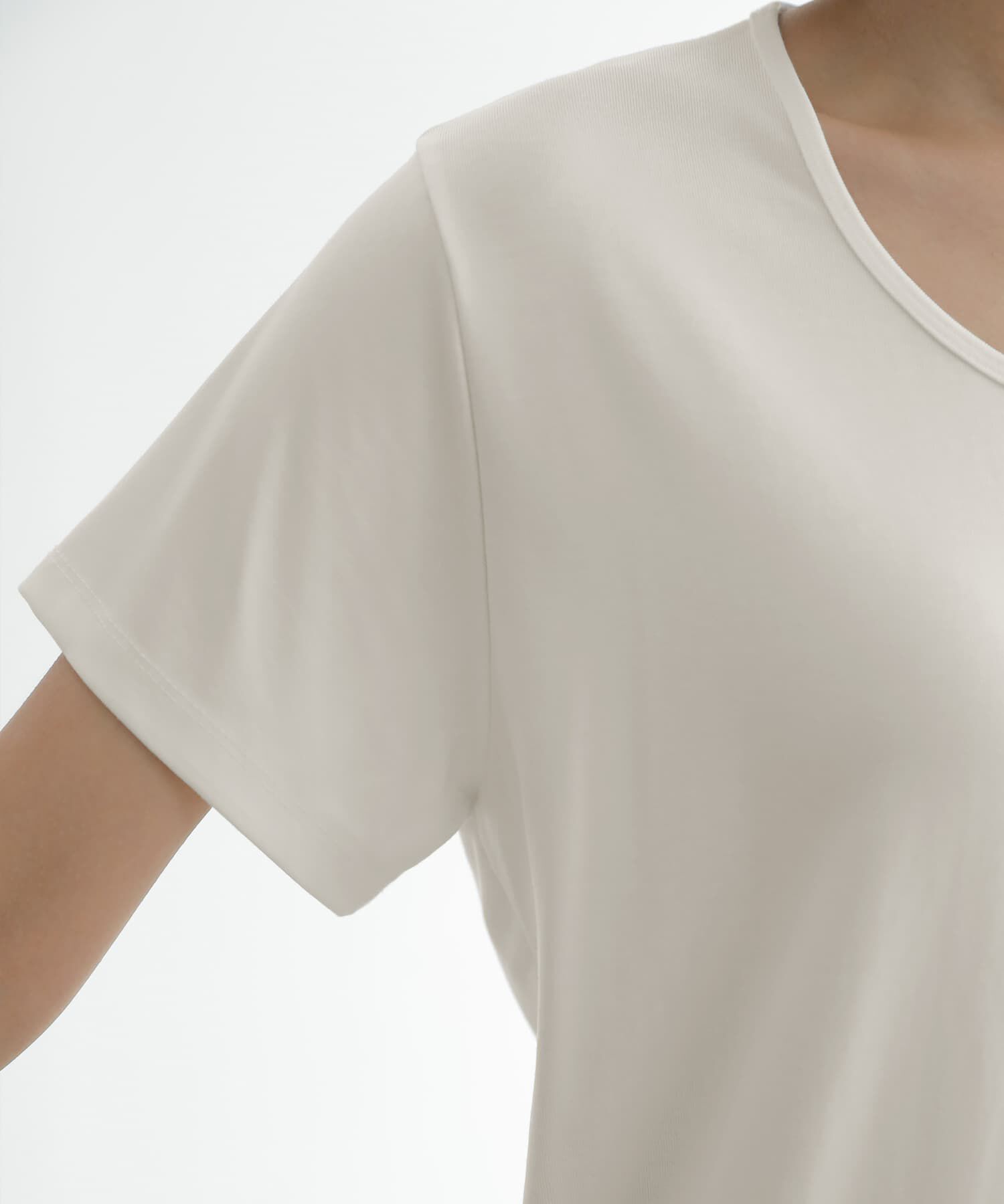 STYLE DELI「とろみ落ち感デコルテあきラウンドネックTシャツ」|Tシャツ・カットソー|