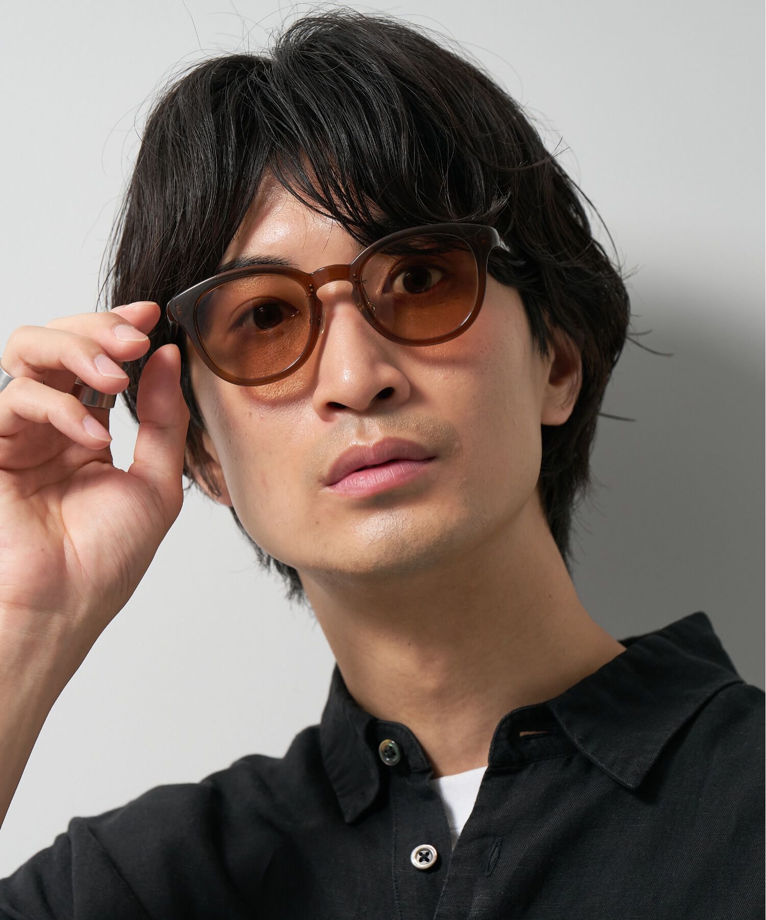  「ボストン型 調光サングラス｜紫外線対策｜レンズの色が変わるサングラス｜Zoff | UNITED ARROWS Wellness」|サングラス|