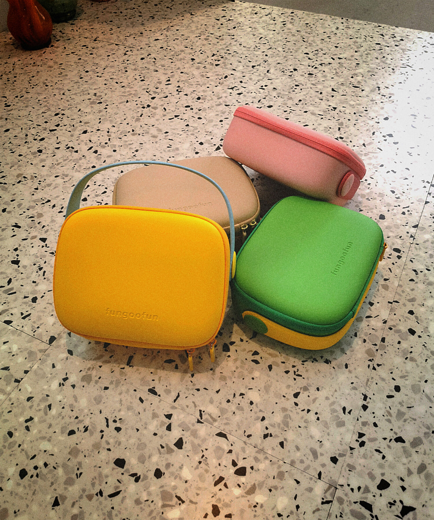 fungoofun「【WEB限定】EVAワイドマルチポーチ/G-0018 ポーチ 人気 売れてる 柔らかい」|ハンドバッグ|