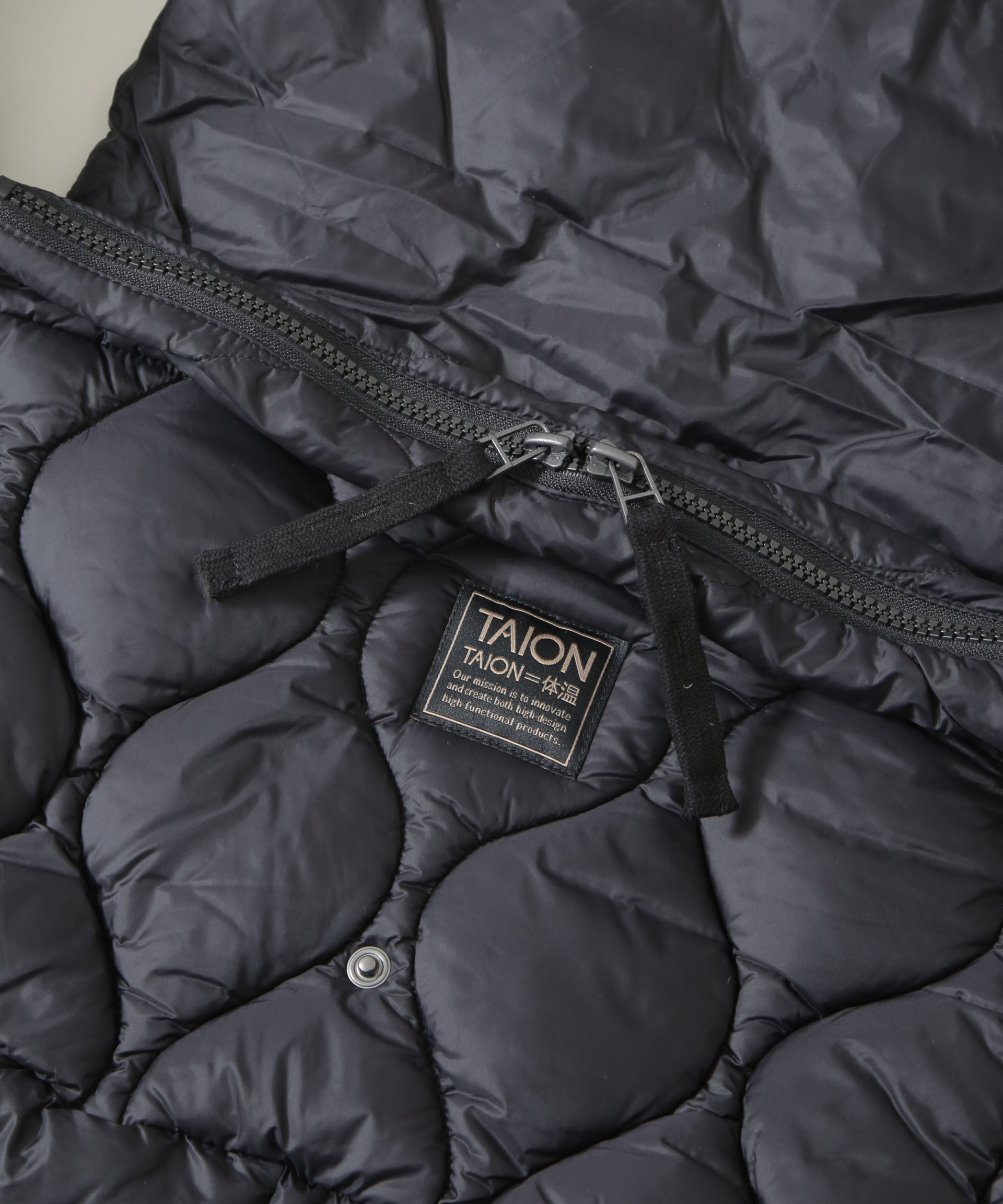 nano･universe「TAION/MILITARY MESSENGER DOWN BAG-M」|ショルダー・メッセンジャー|