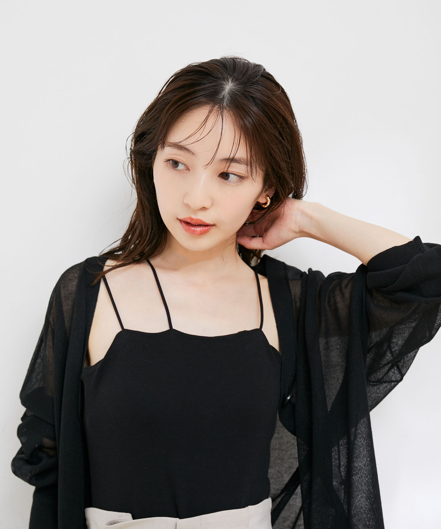 VIS「【洗える】アシンメトリークロスストラップキャミソール」|キャミソール|ブラック(01)