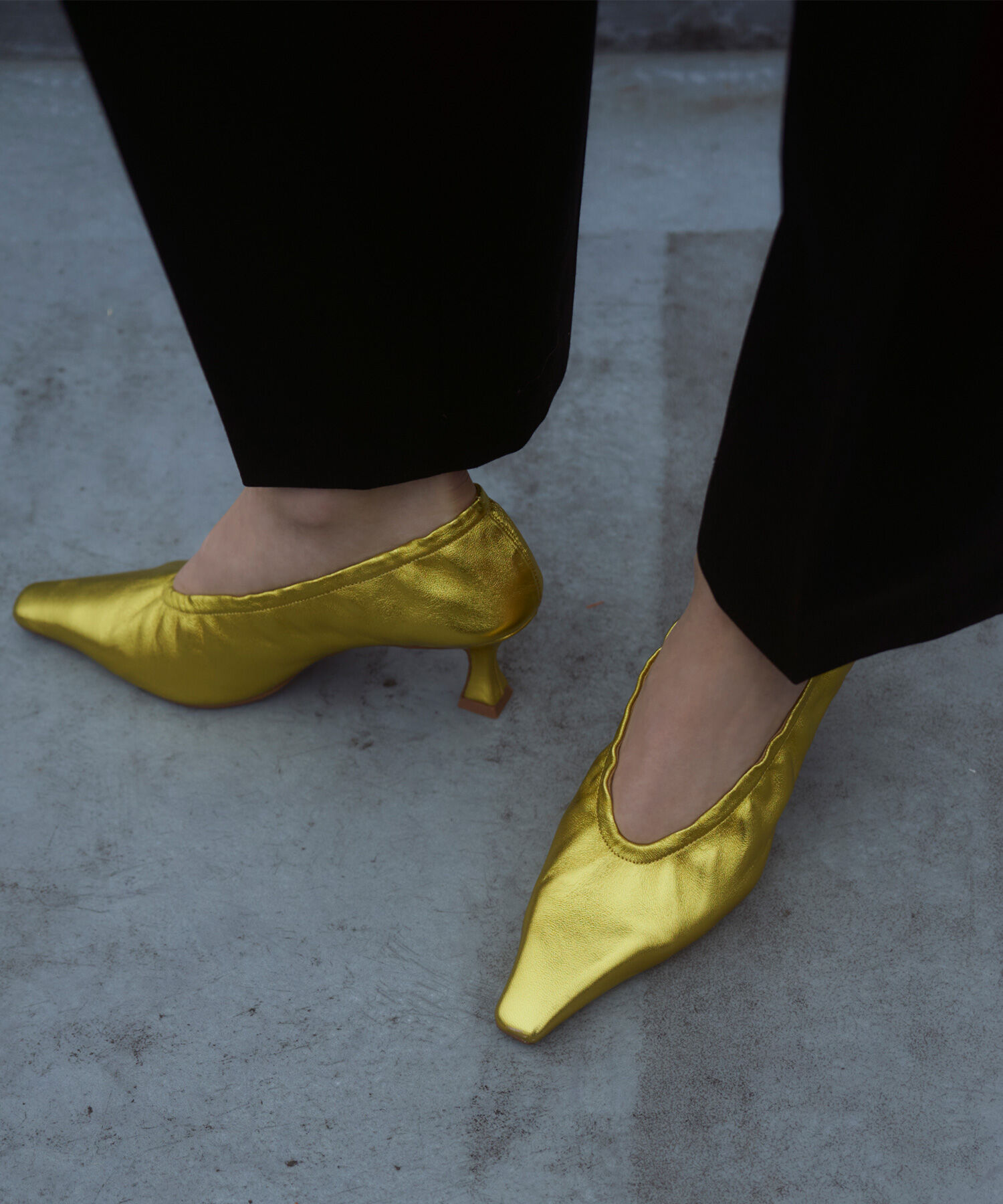 ADAM ET ROPE'「ギャザーパンプス」|パンプス|ゴールド(90)