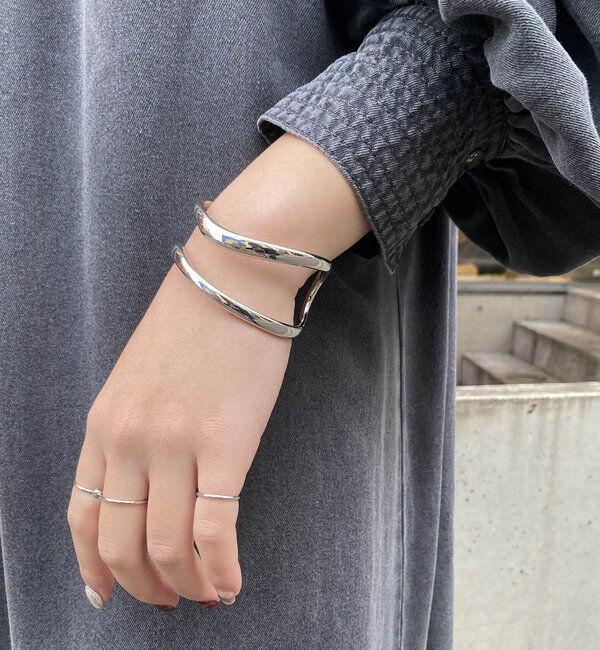  「〈GOLDY/ゴールディ〉トリミングWAVEバングル」|リング|