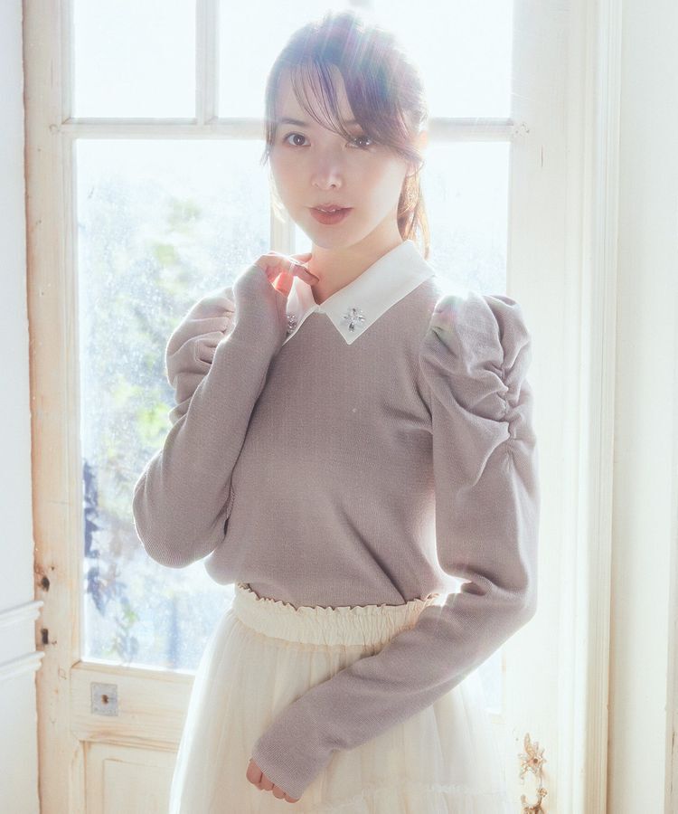 earth music&ecology「襟ビジュー付きニットプルオーバー」|ニット・セーター|Light Gray