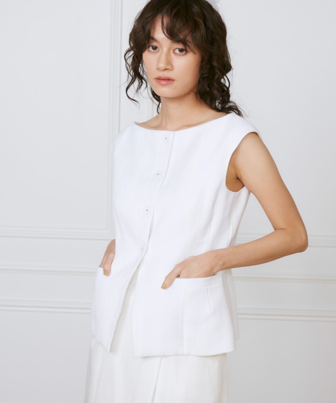 INED「クラッシックジレ《la veille by SUPERIOR CLOSET》」|ダウンベスト・ベスト|オフホワイト1