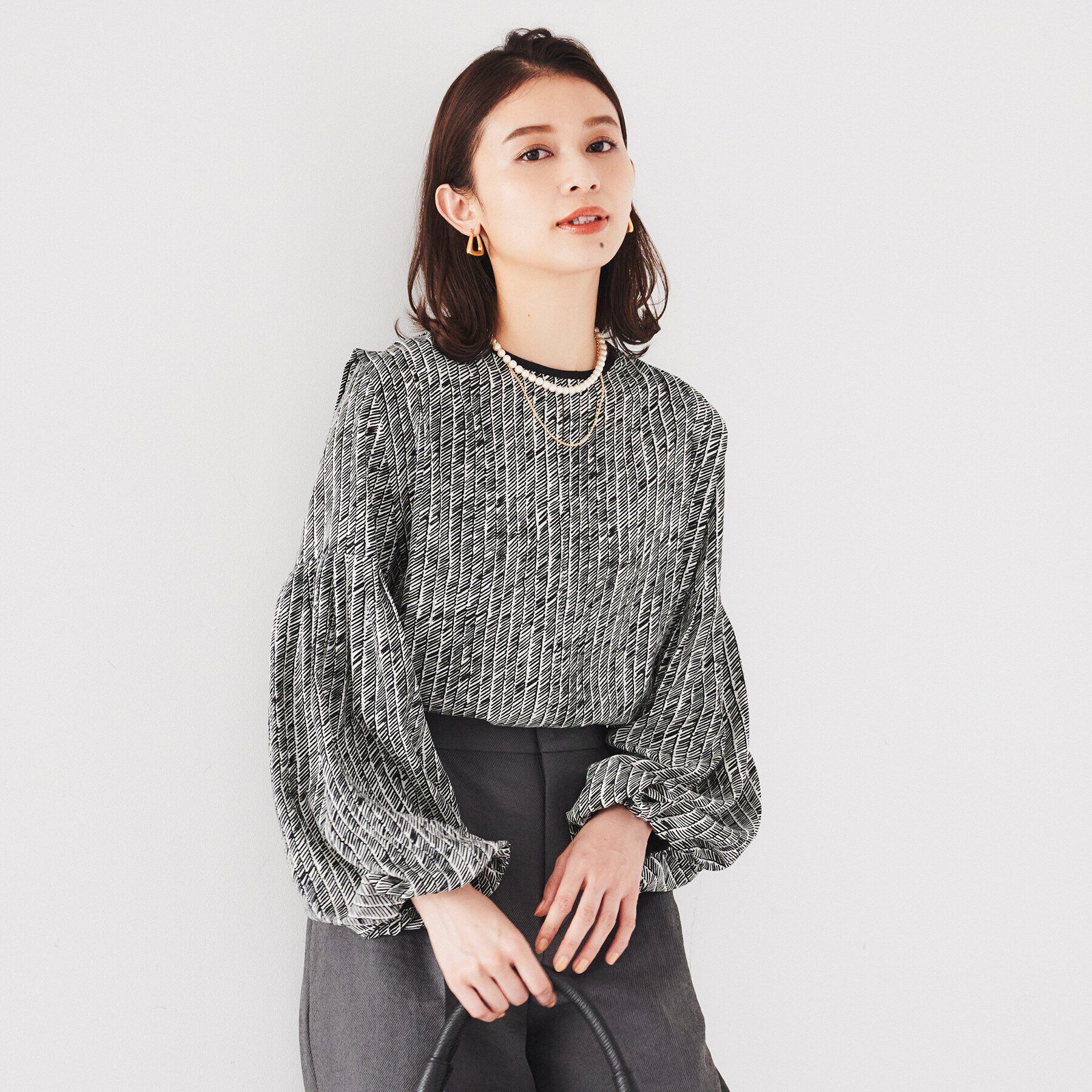 UNTITLED「【ボリューム袖/袖ゴム】ヴィンテージアートへリンボン」|シャツ・ブラウス|