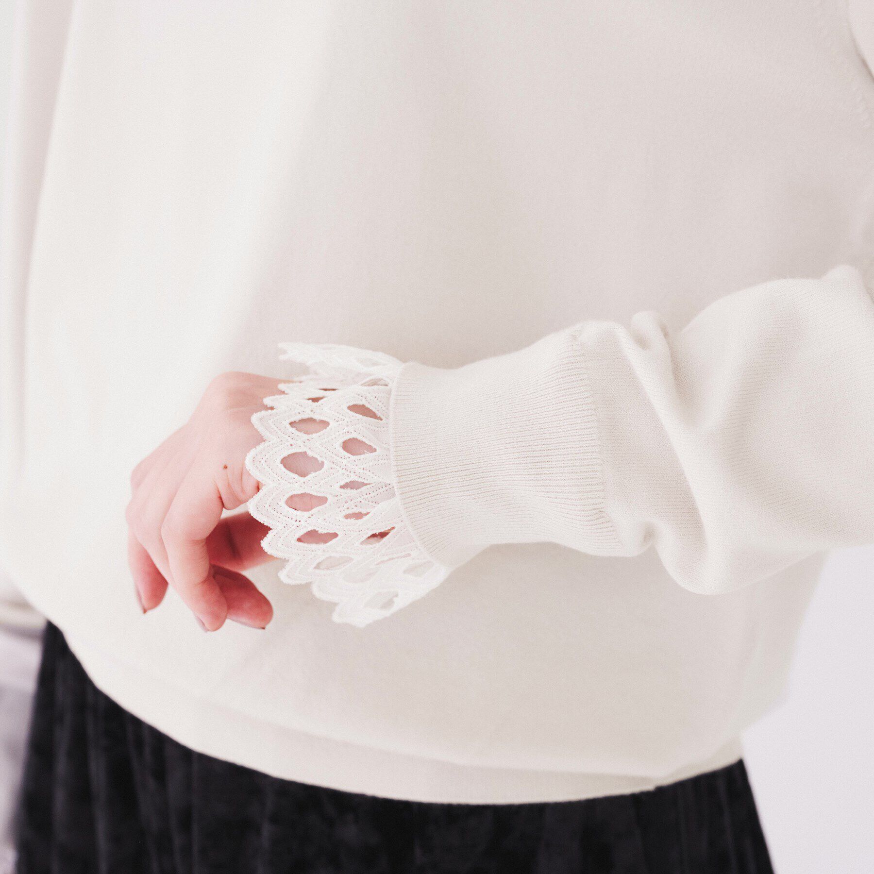 UNTITLED「【レース取り外し可能/2WAY】薄手レーヨン混ストレッチ プルオーバーニット」|ニット・セーター|