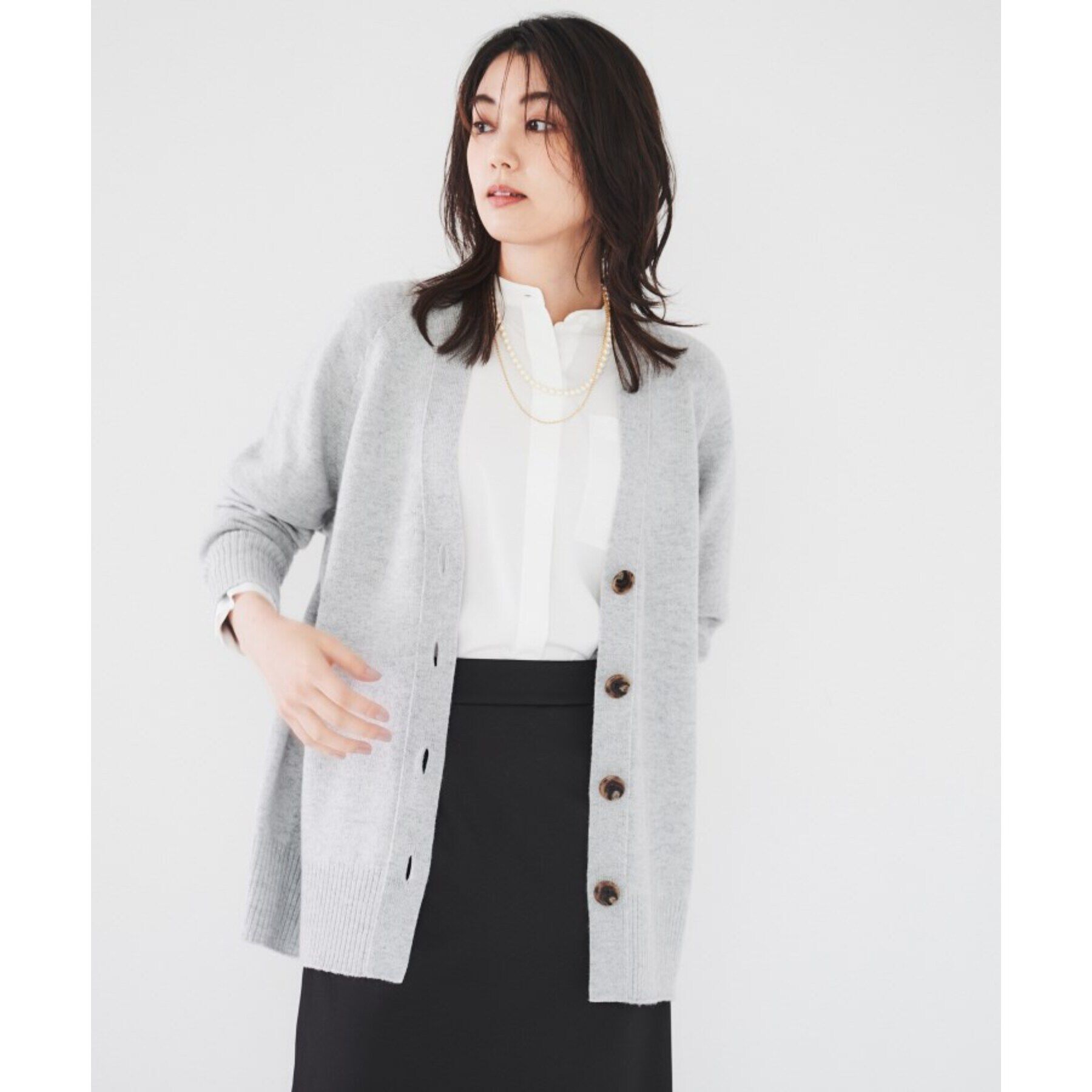 UNTITLED「ウールシルクカシミヤミックス Vネックカーディガン」|カーディガン|ライトグレー(011