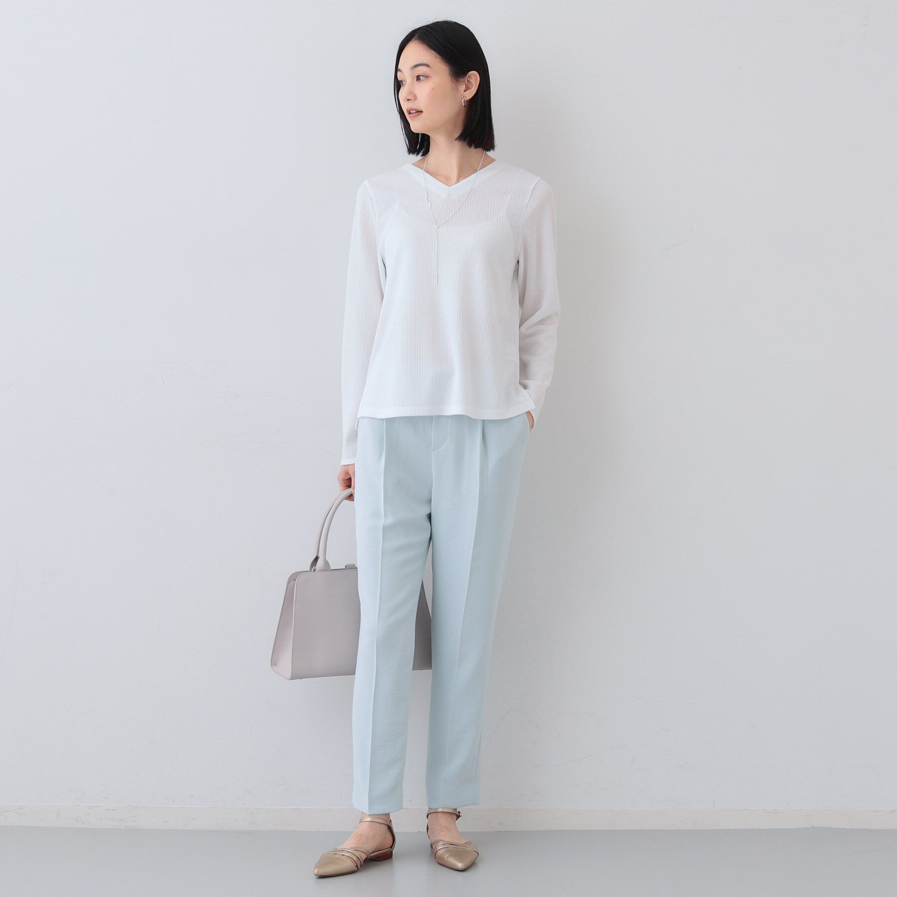 INDIVI「【洗える／凹凸素材】Vネックカットソートップス」|Tシャツ・カットソー|