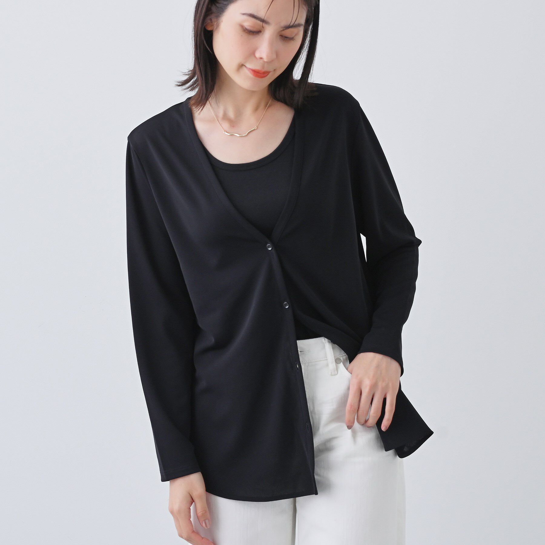 INDIVI「【日本製／トリアセテート】ラウンドヘムカーディガン」|カーディガン|ブラック(019)