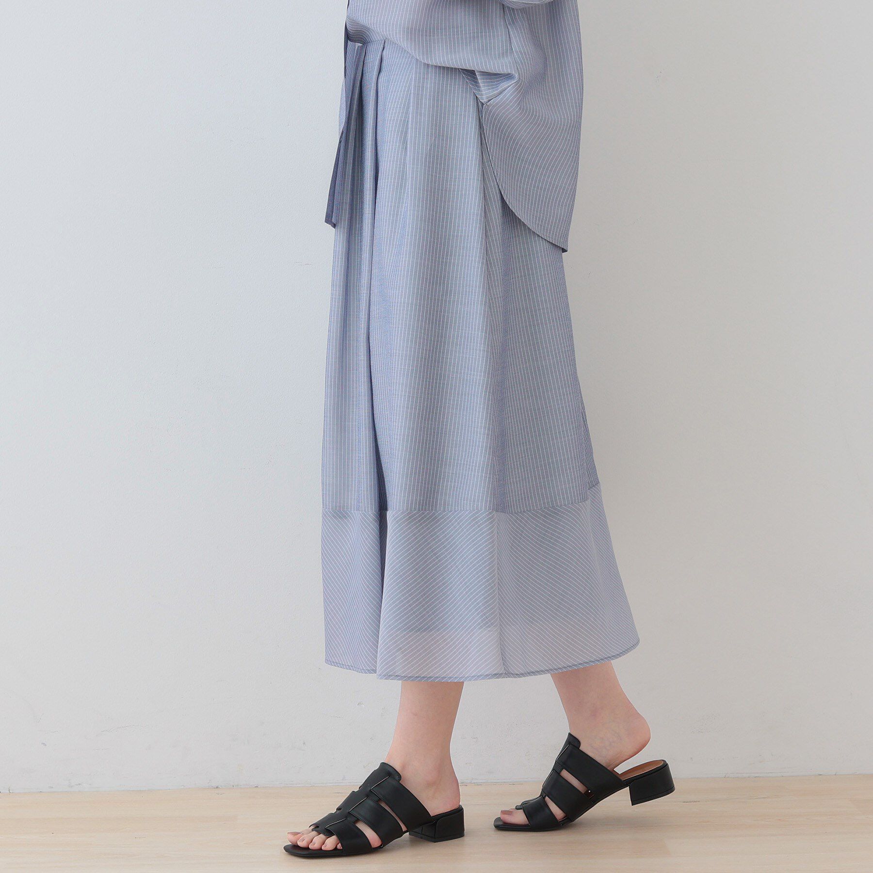 INDIVI「新色登場！【洗える／エアリー素材】巻き風ロングスカート」|スカート|