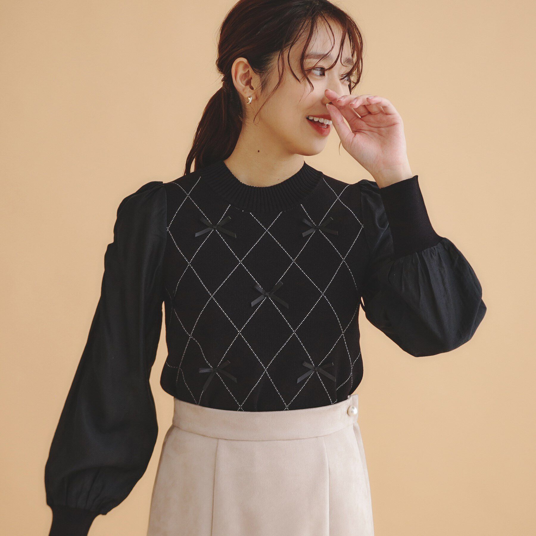 index「ダイヤリボンシアーパフスリーブニット/ニットアップ対応【洗濯機洗い可/抗ピル】」|ニット・セーター|ブラック(119)