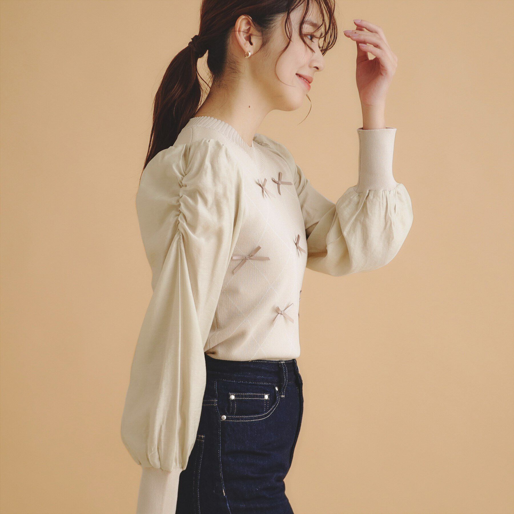 index「ダイヤリボンシアーパフスリーブニット/ニットアップ対応【洗濯機洗い可/抗ピル】」|ニット・セーター|グレージュ(150)